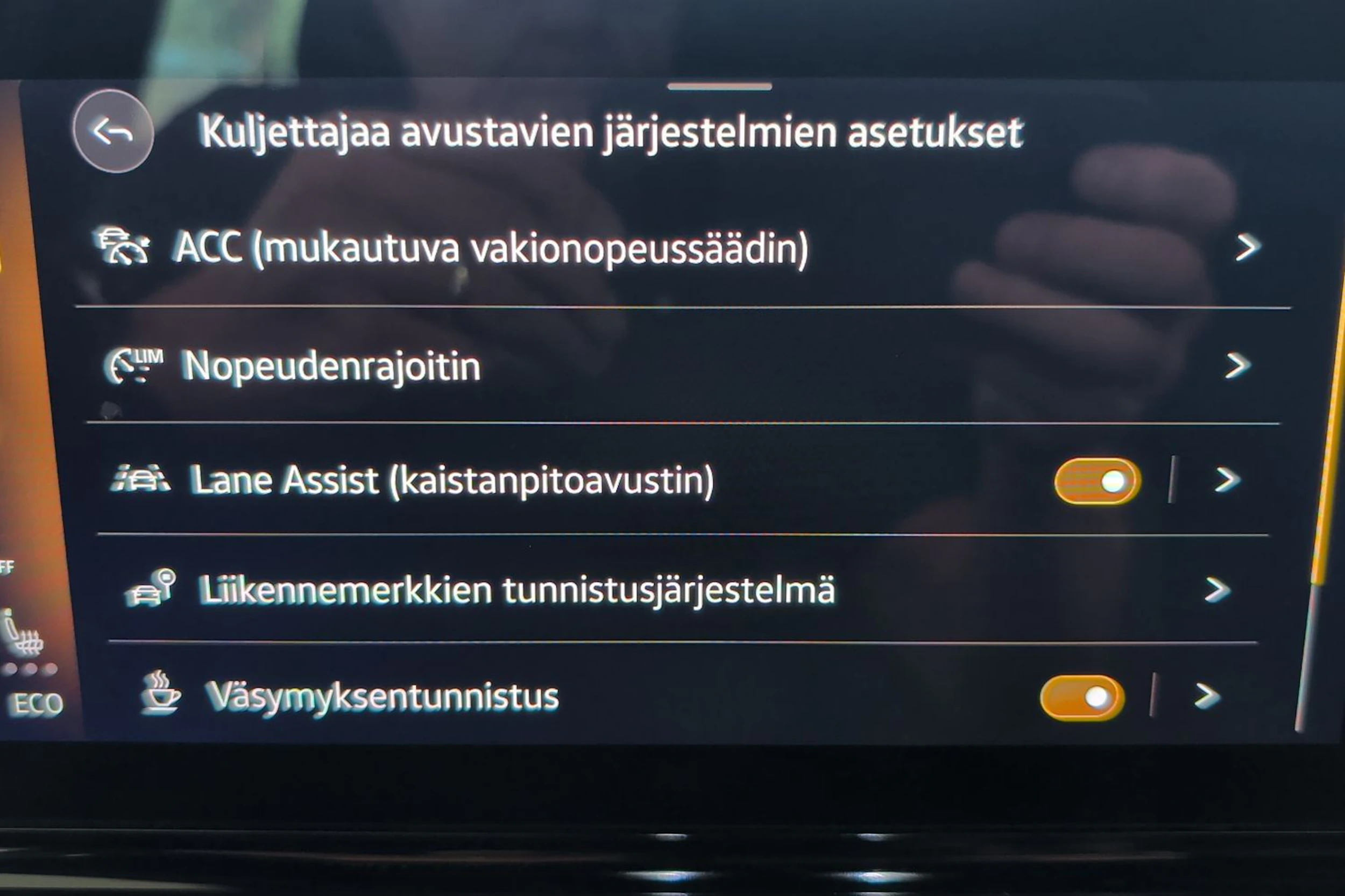 valkoinen Volkswagen ID.4 2022 kuva 15.