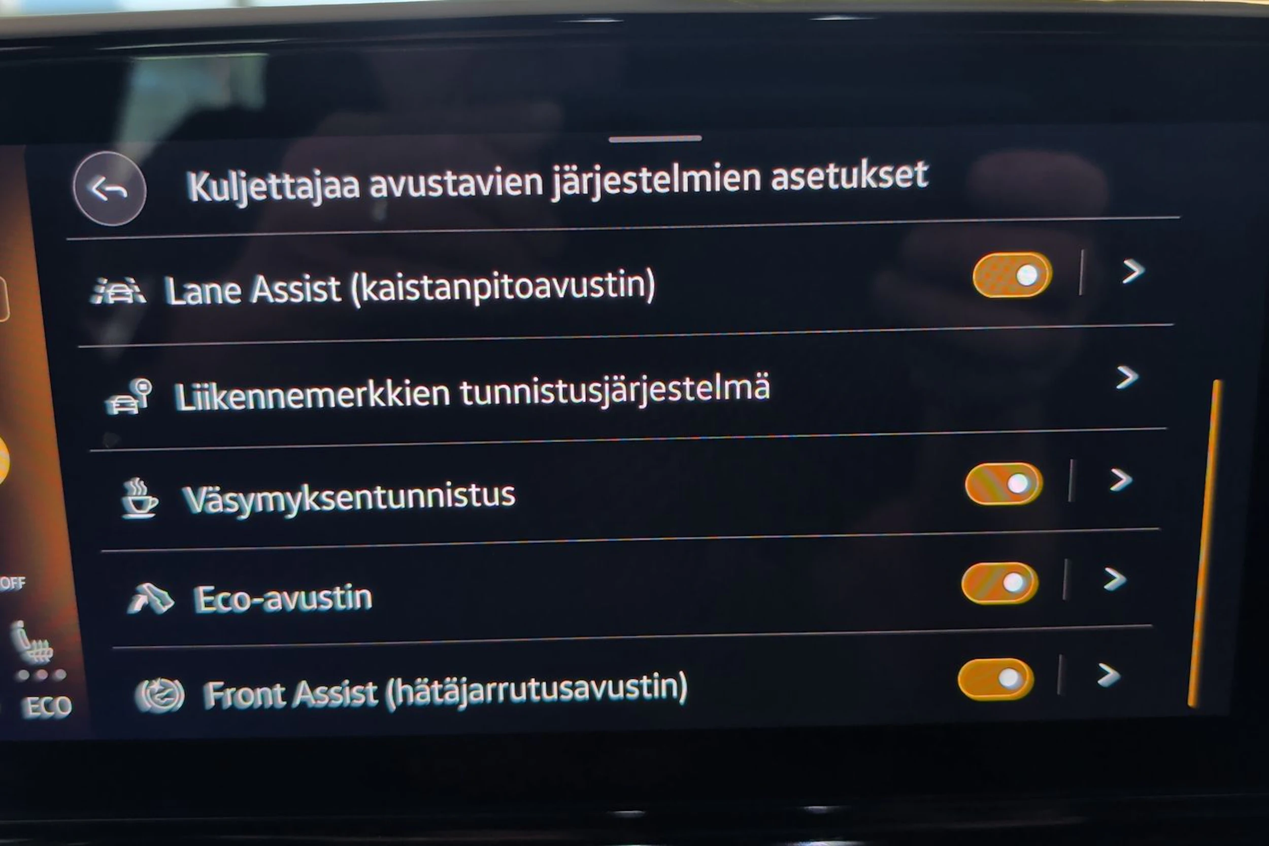 valkoinen Volkswagen ID.4 2022 kuva 16.