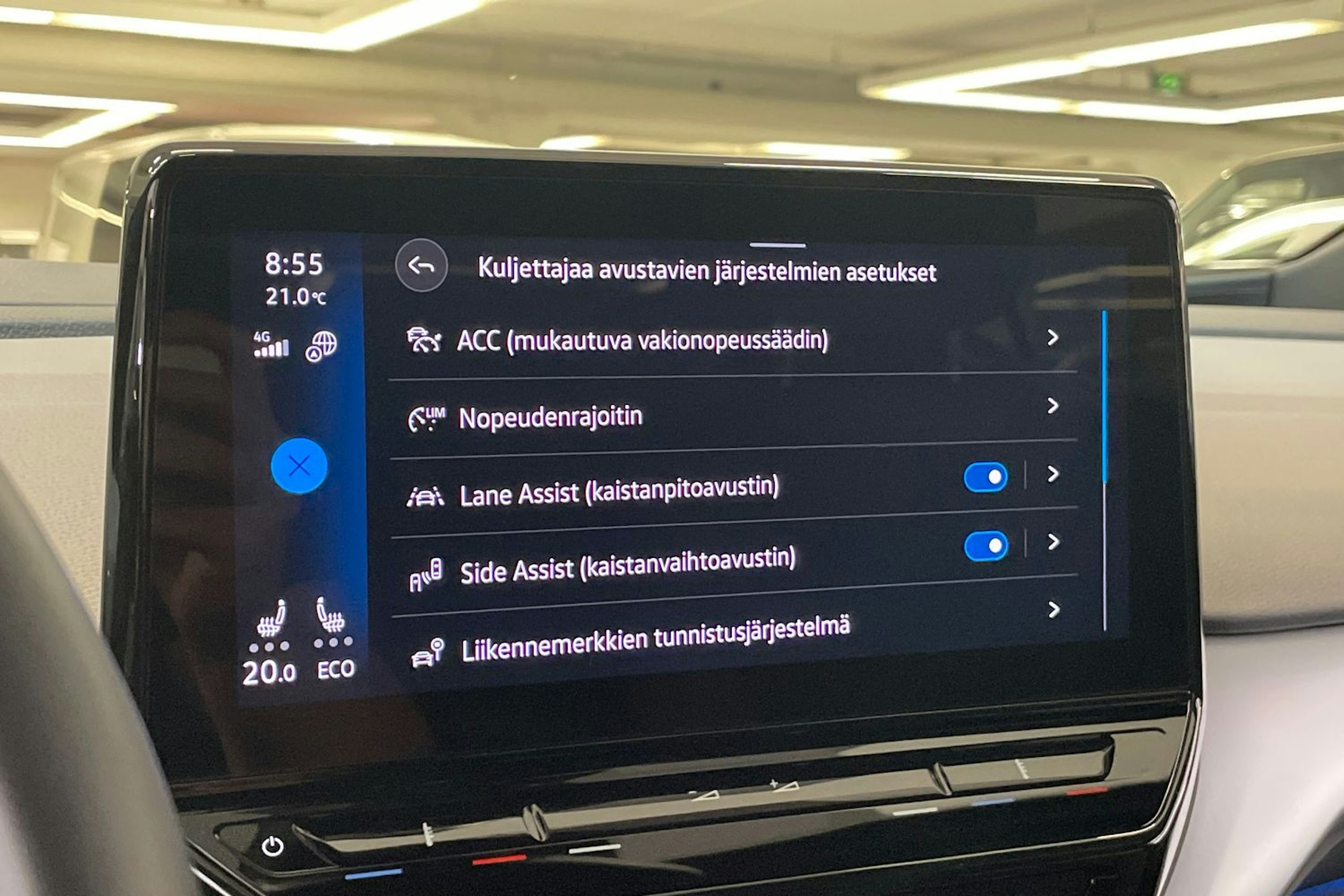 valkoinen Volkswagen ID.4 2022 kuva 24.