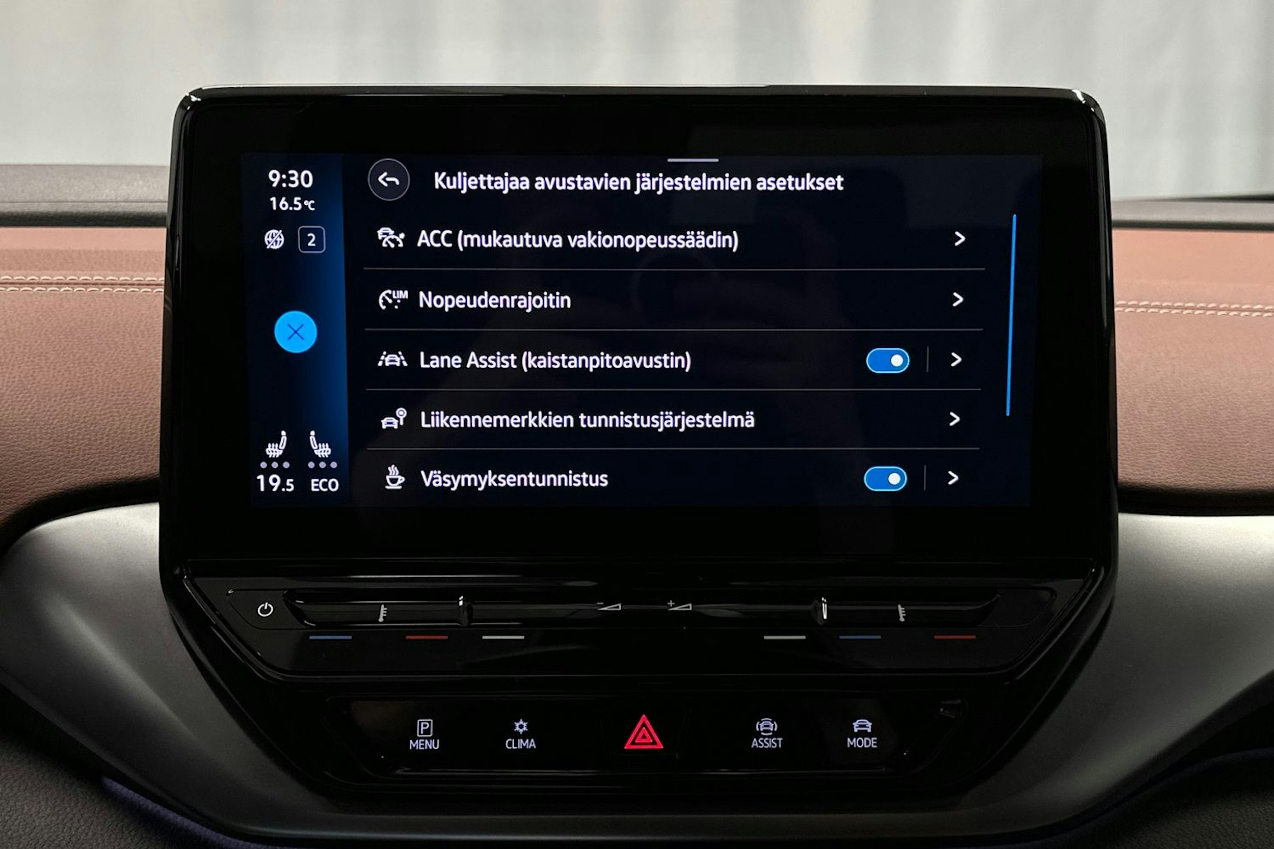 valkoinen Volkswagen ID.4 2022 kuva 19.