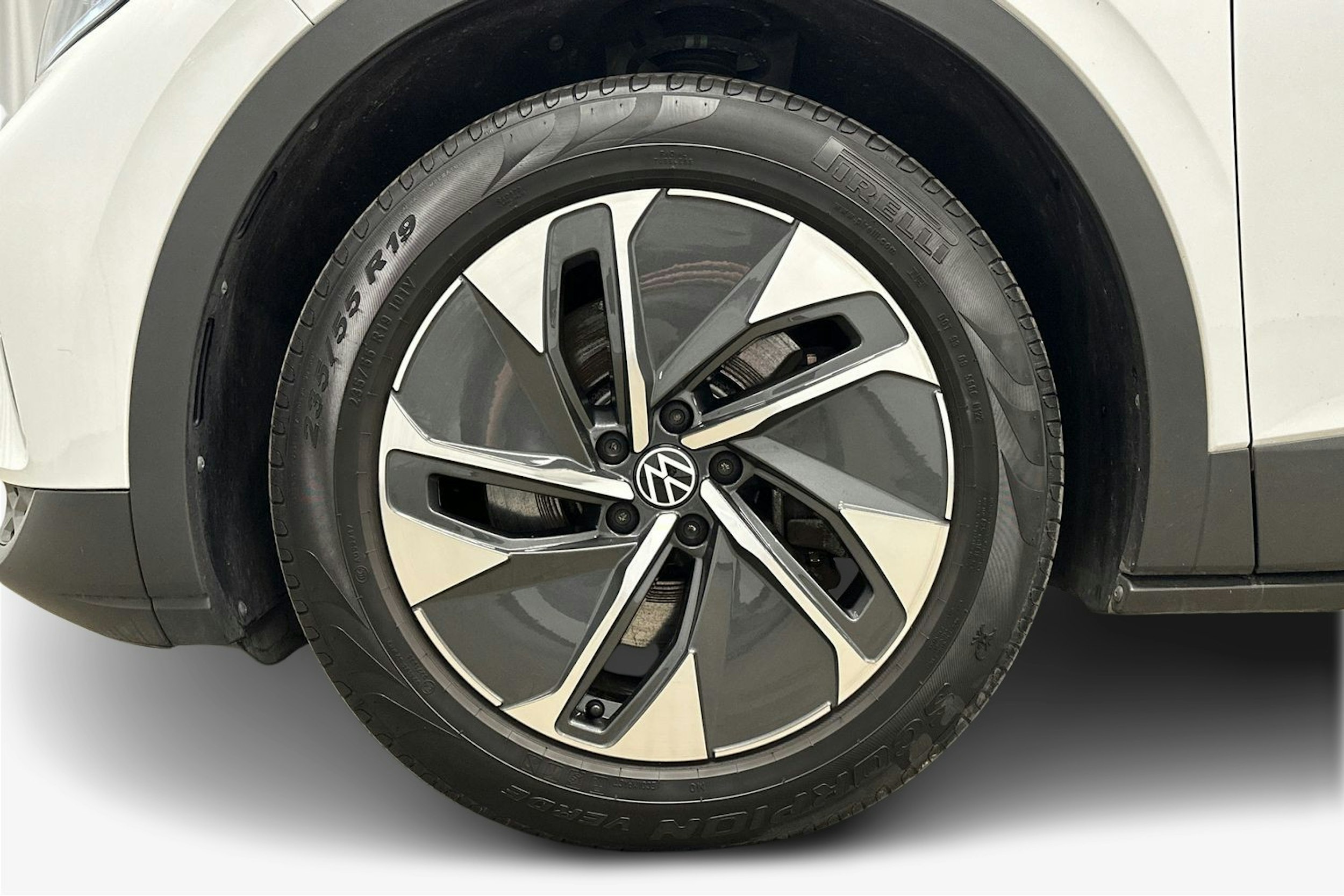 valkoinen Volkswagen ID.4 2022 kuva 28.
