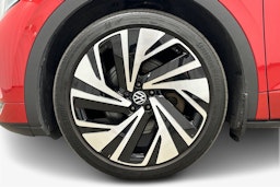 punainen Volkswagen ID.4 2022 kuva 11.