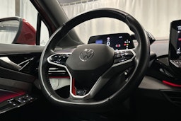 punainen Volkswagen ID.4 2022 kuva 16.