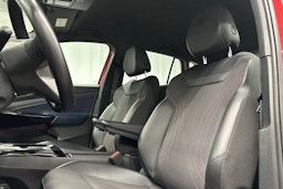 punainen Volkswagen ID.4 2022 kuva 17.