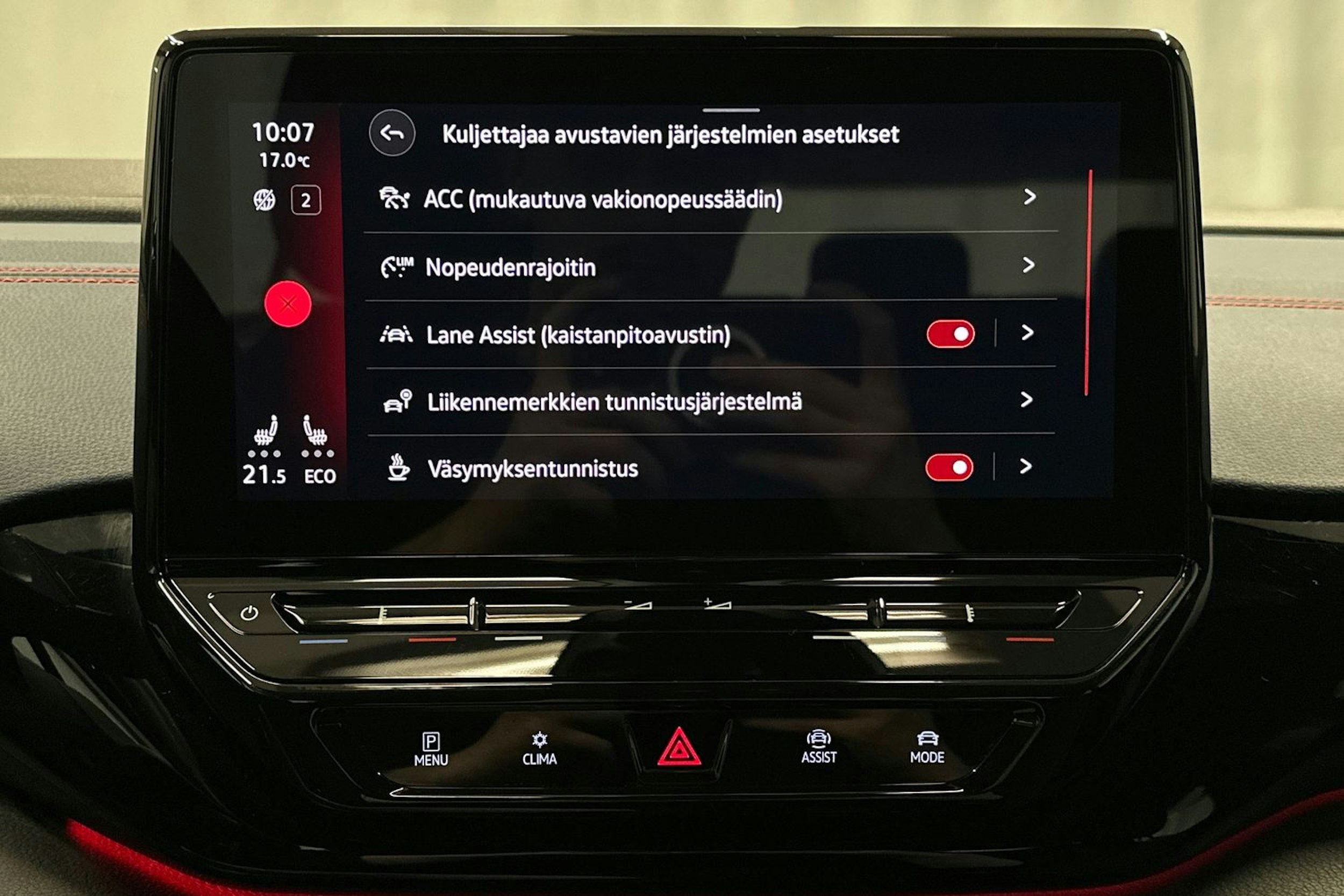 punainen Volkswagen ID.4 2022 kuva 26.