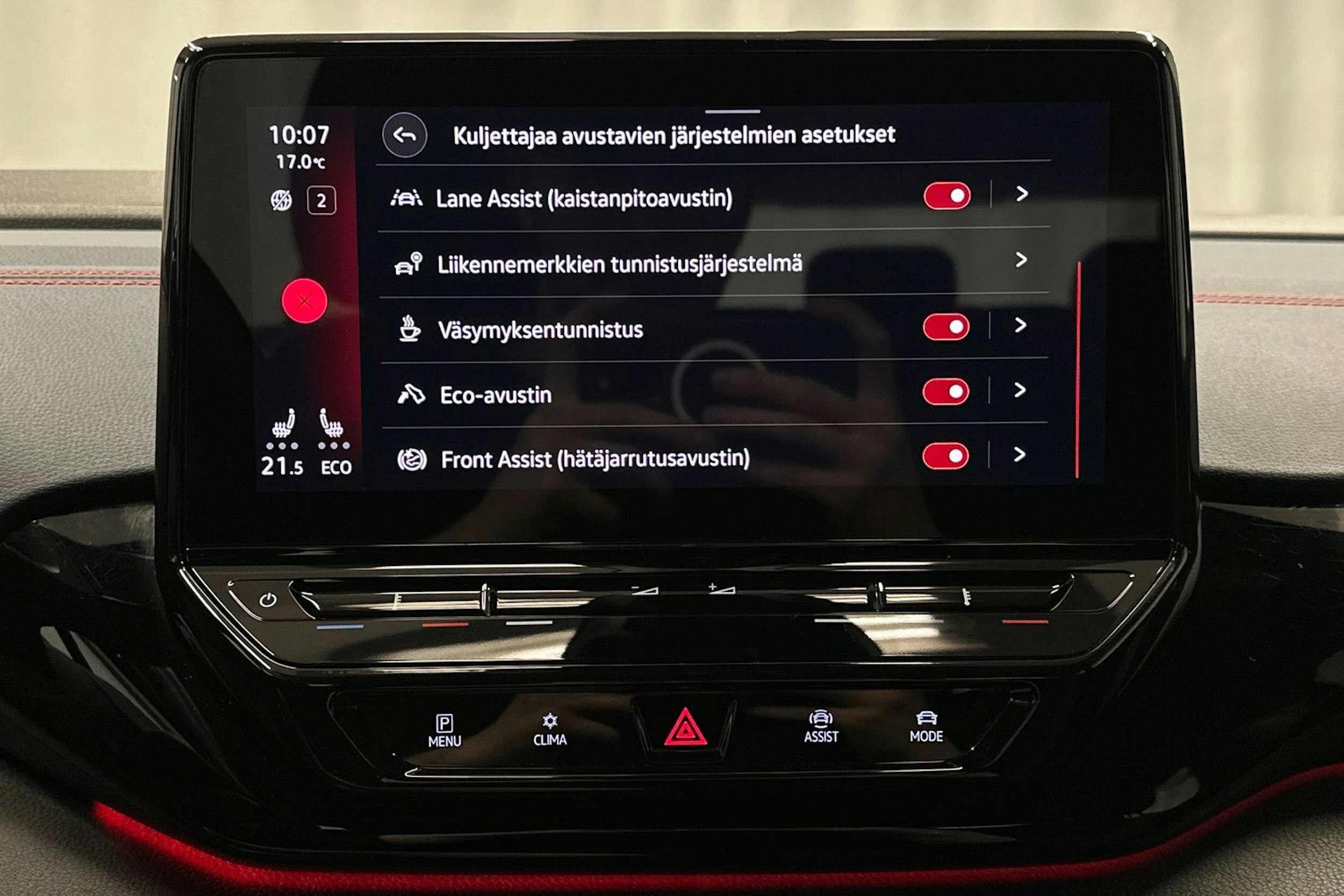 punainen Volkswagen ID.4 2022 kuva 27.