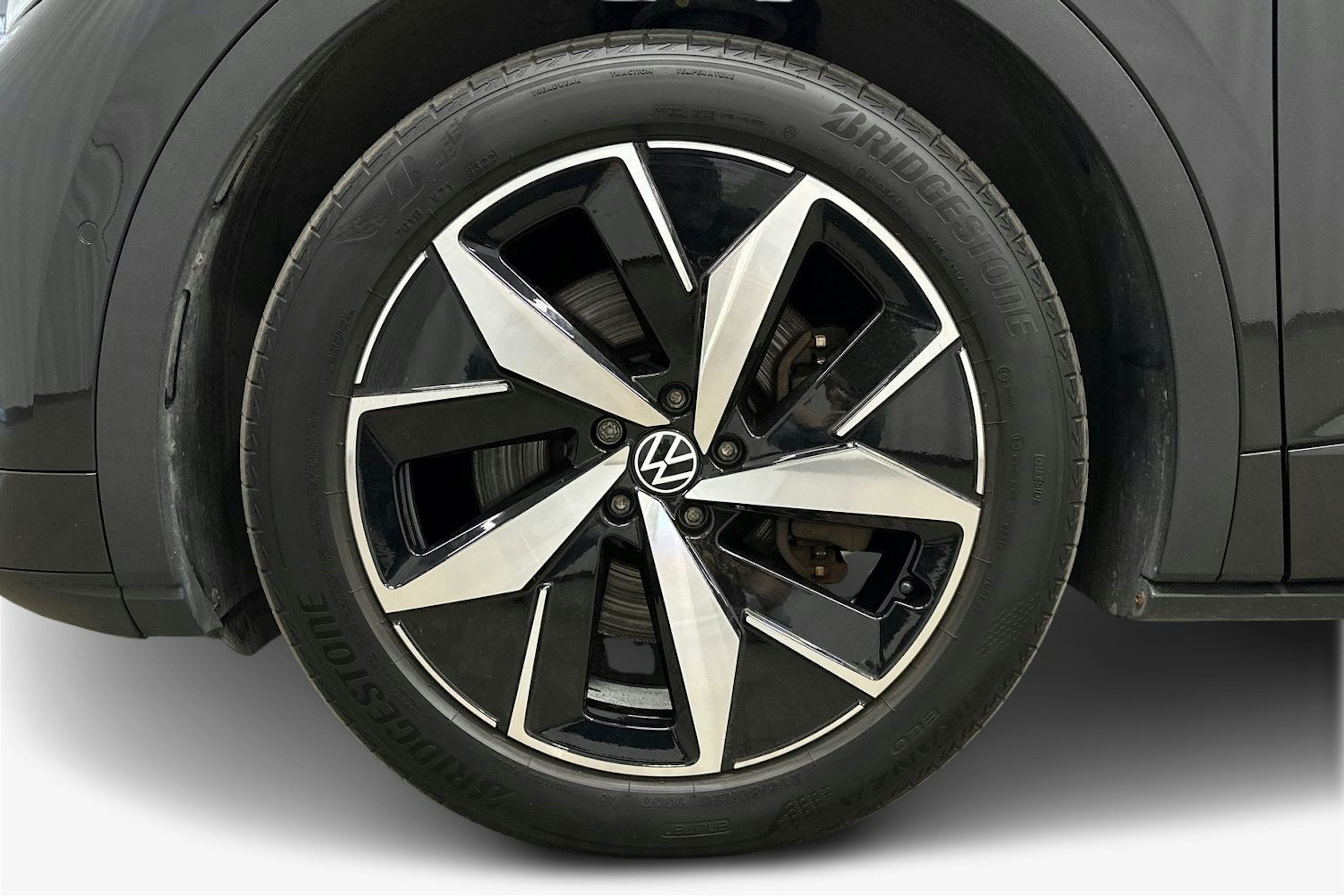 harmaa Volkswagen ID.4 2022 kuva 11.