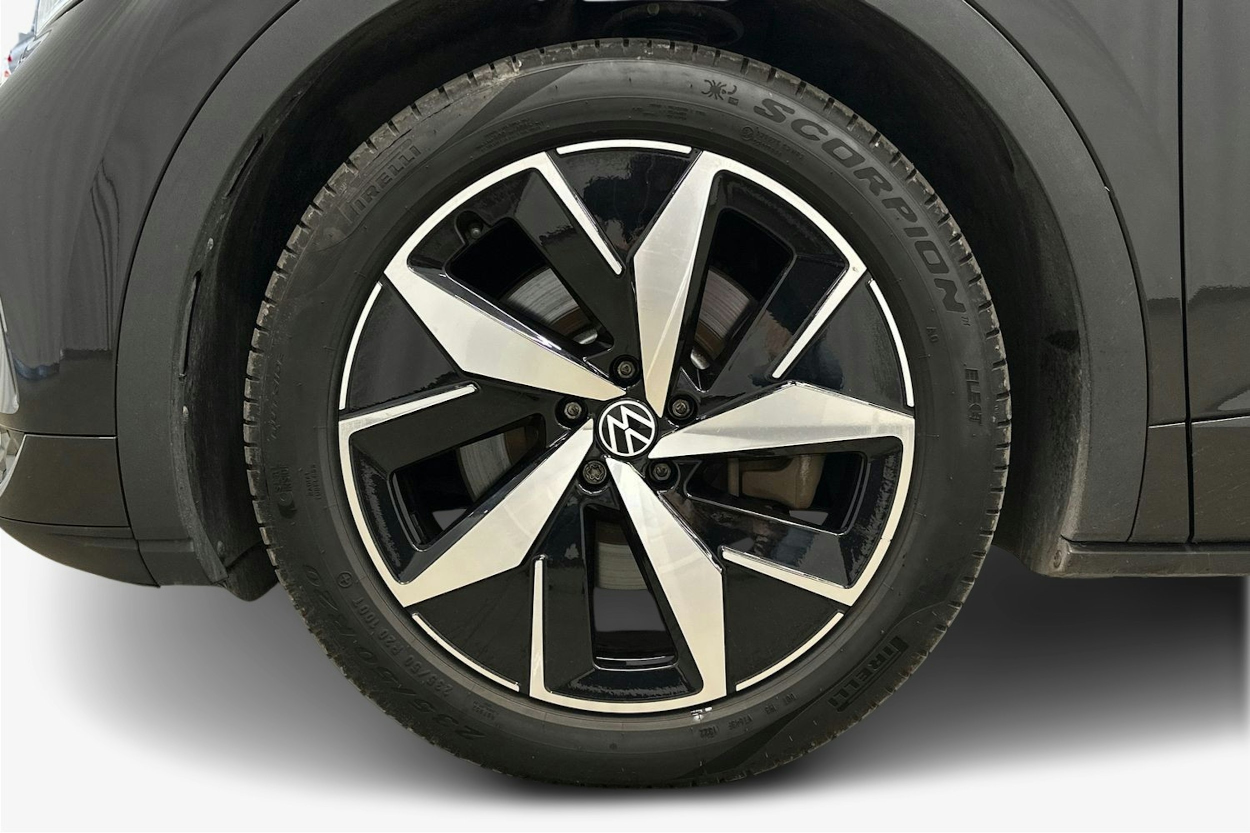 harmaa Volkswagen ID.4 2022 kuva 11.