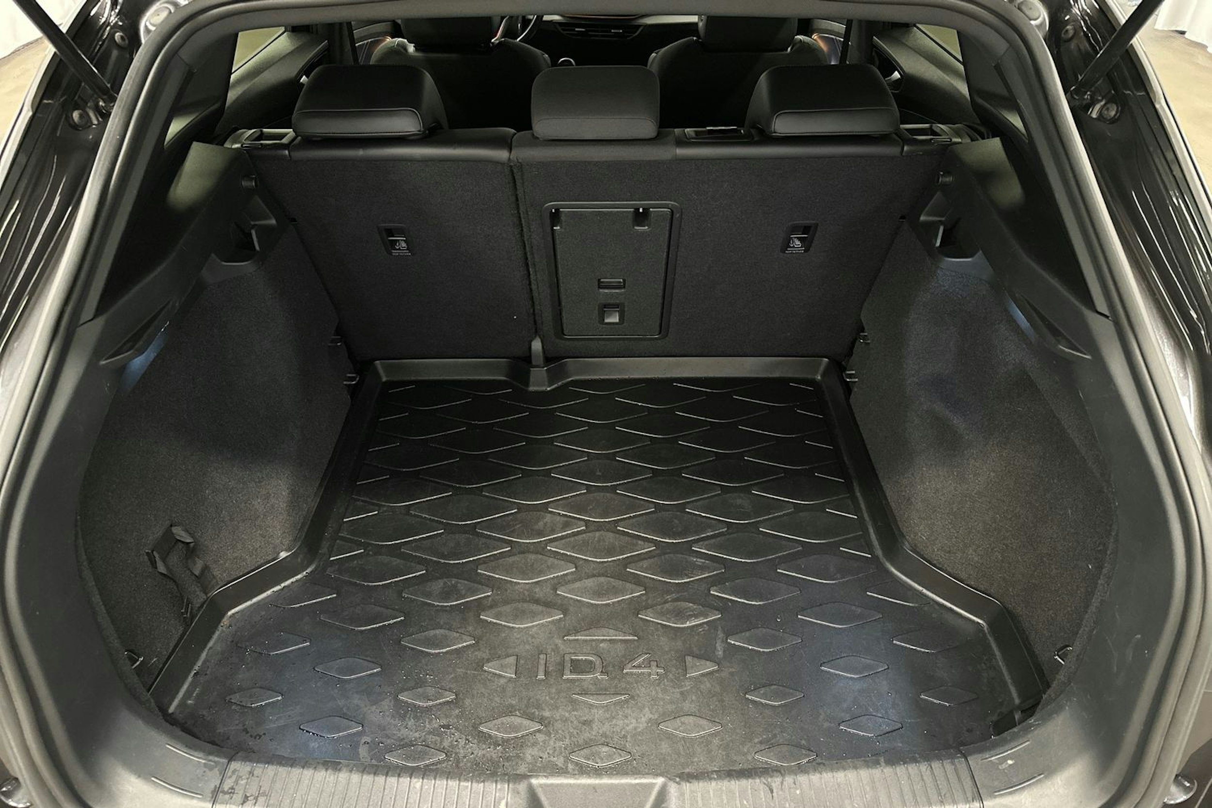 harmaa Volkswagen ID.4 2022 kuva 14.