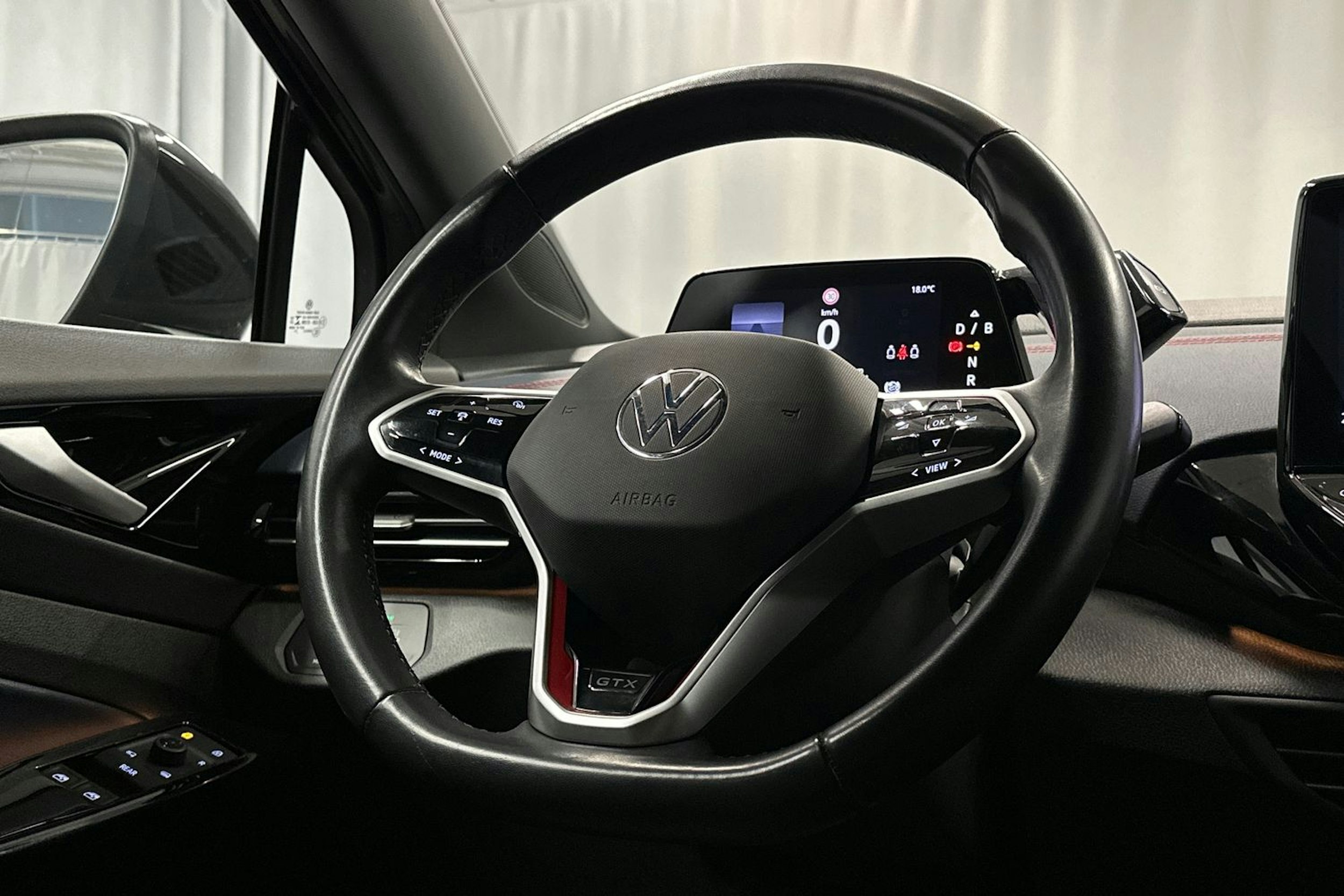 harmaa Volkswagen ID.4 2022 kuva 15.