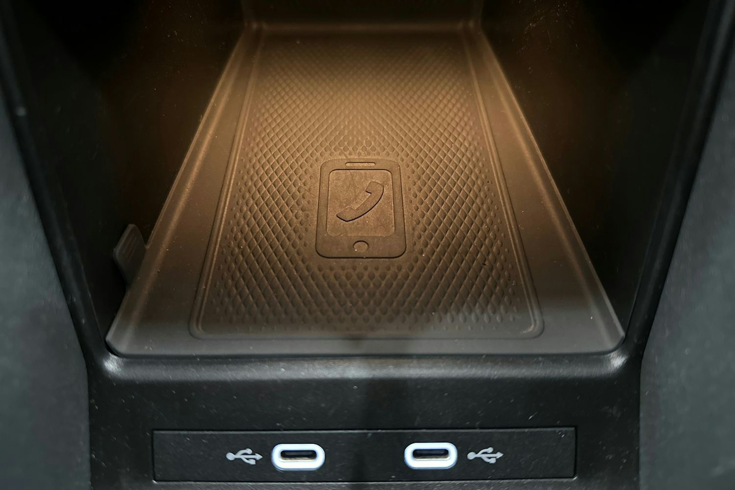 harmaa Volkswagen ID.4 2022 kuva 28.
