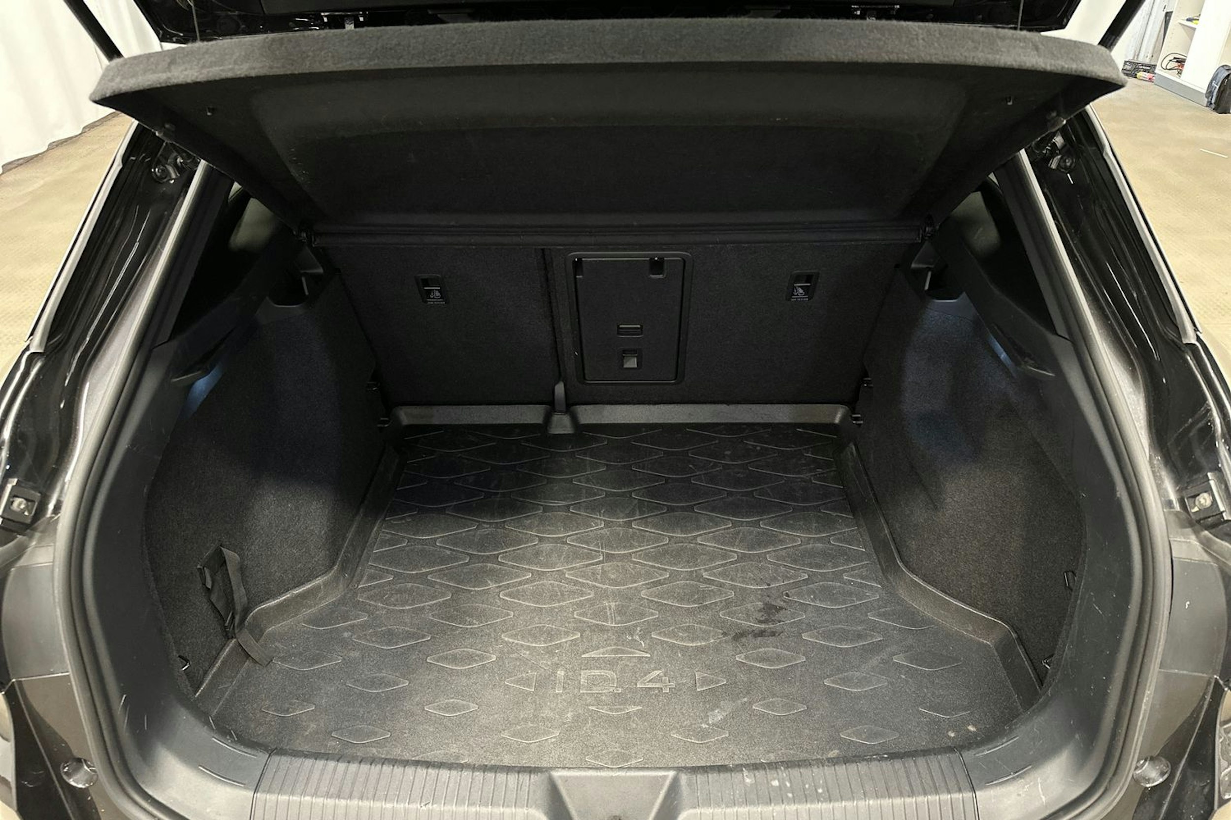harmaa Volkswagen ID.4 2022 kuva 11.