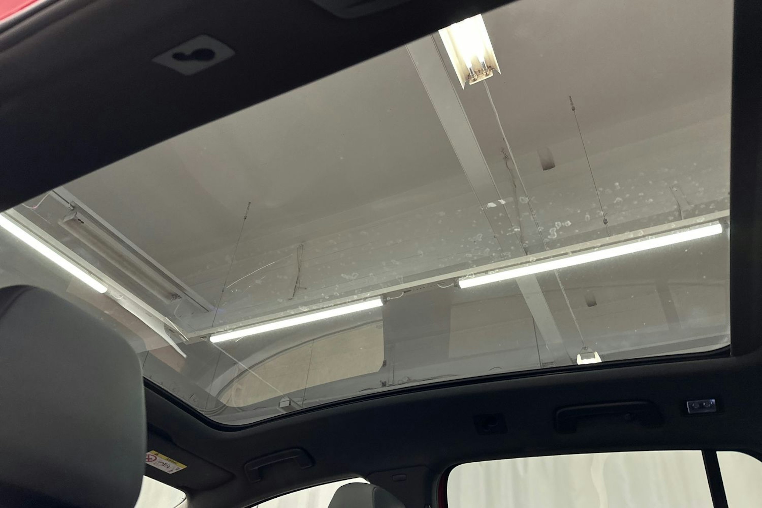 punainen Volkswagen ID.4 2022 kuva 15.