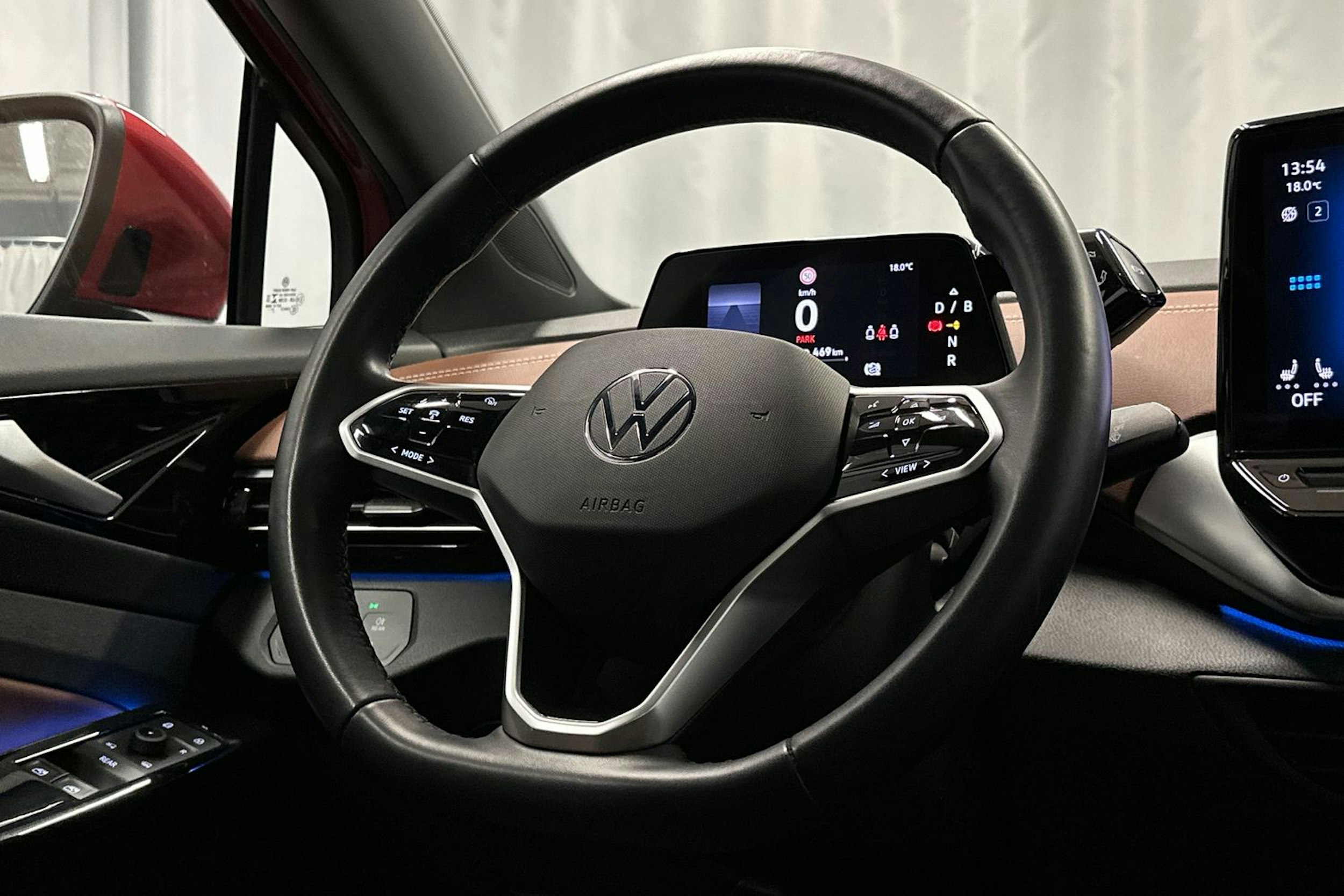 punainen Volkswagen ID.4 2022 kuva 16.