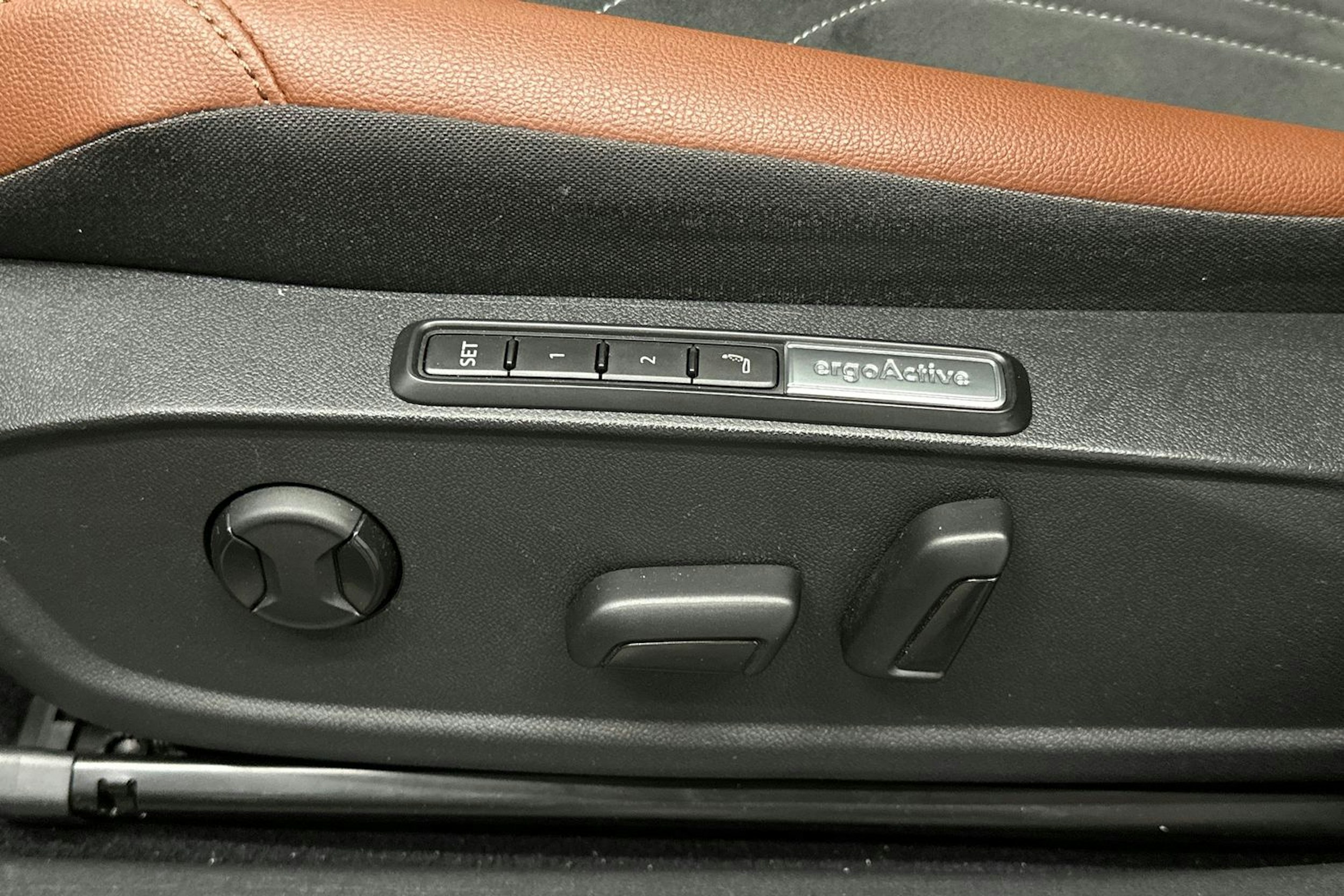 punainen Volkswagen ID.4 2022 kuva 17.