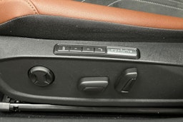 punainen Volkswagen ID.4 2022 kuva 17.
