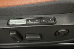 punainen Volkswagen ID.4 2022 kuva 18.
