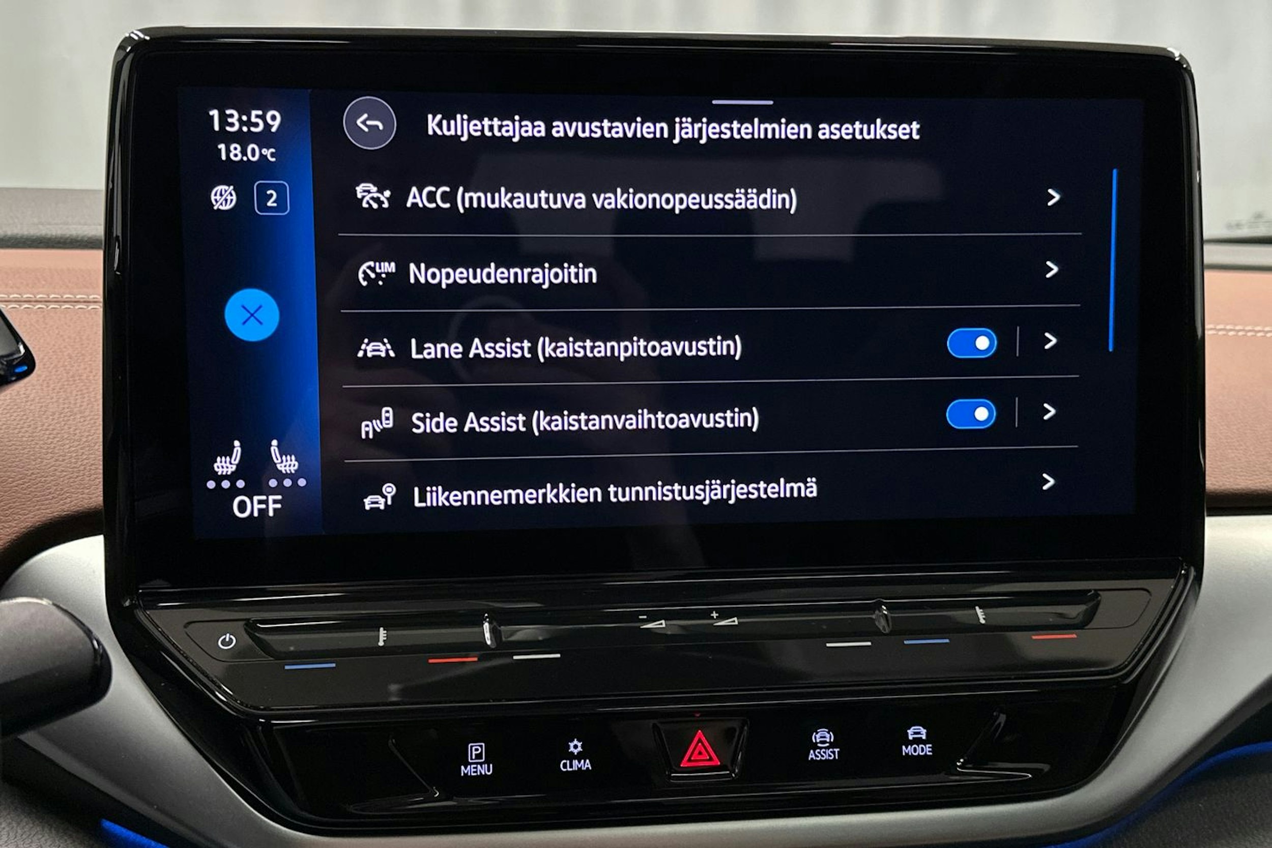 punainen Volkswagen ID.4 2022 kuva 28.