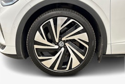valkoinen Volkswagen ID.4 2022 kuva 11.