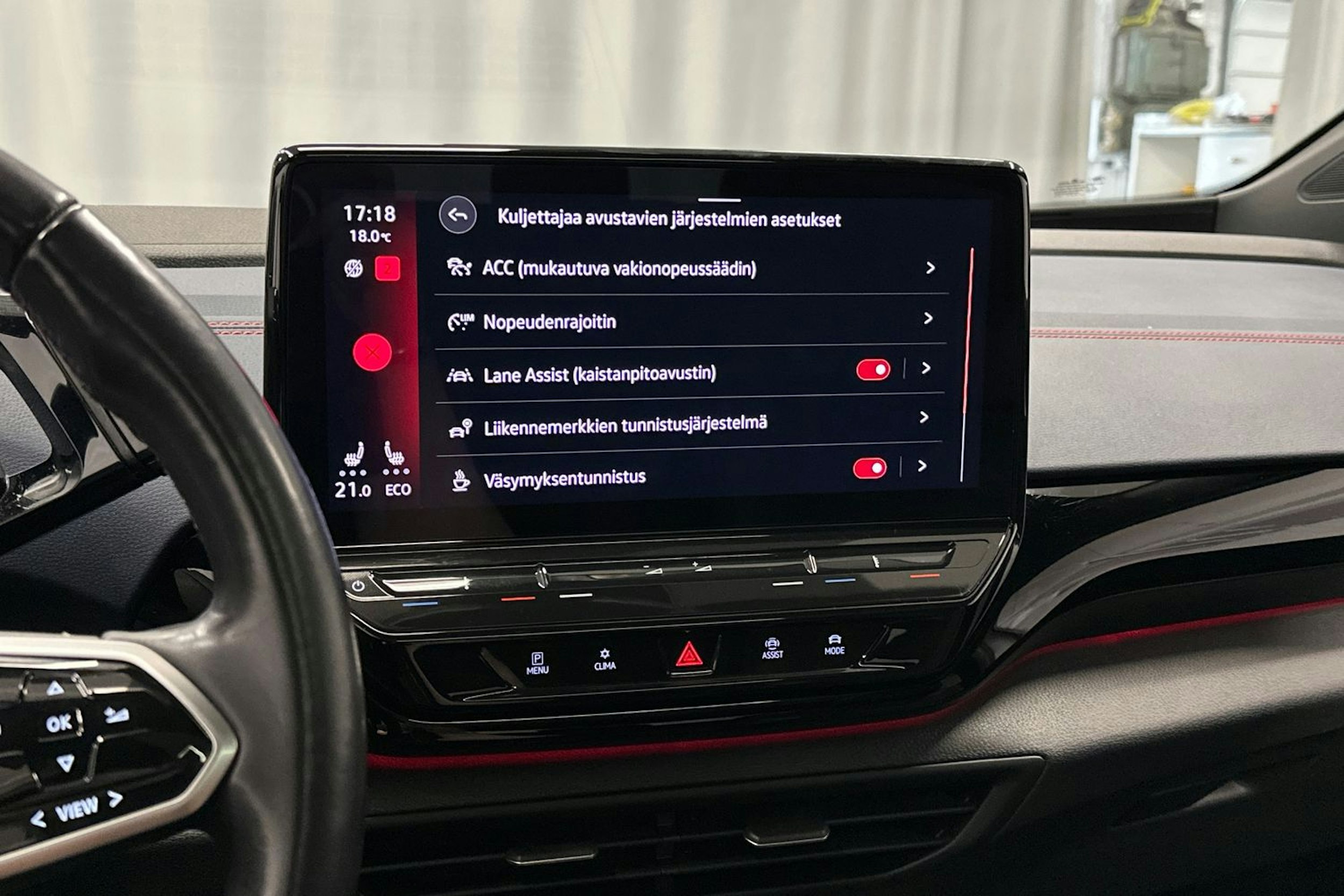 valkoinen Volkswagen ID.4 2022 kuva 28.