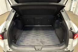 valkoinen Volkswagen ID.4 2022 kuva 11.