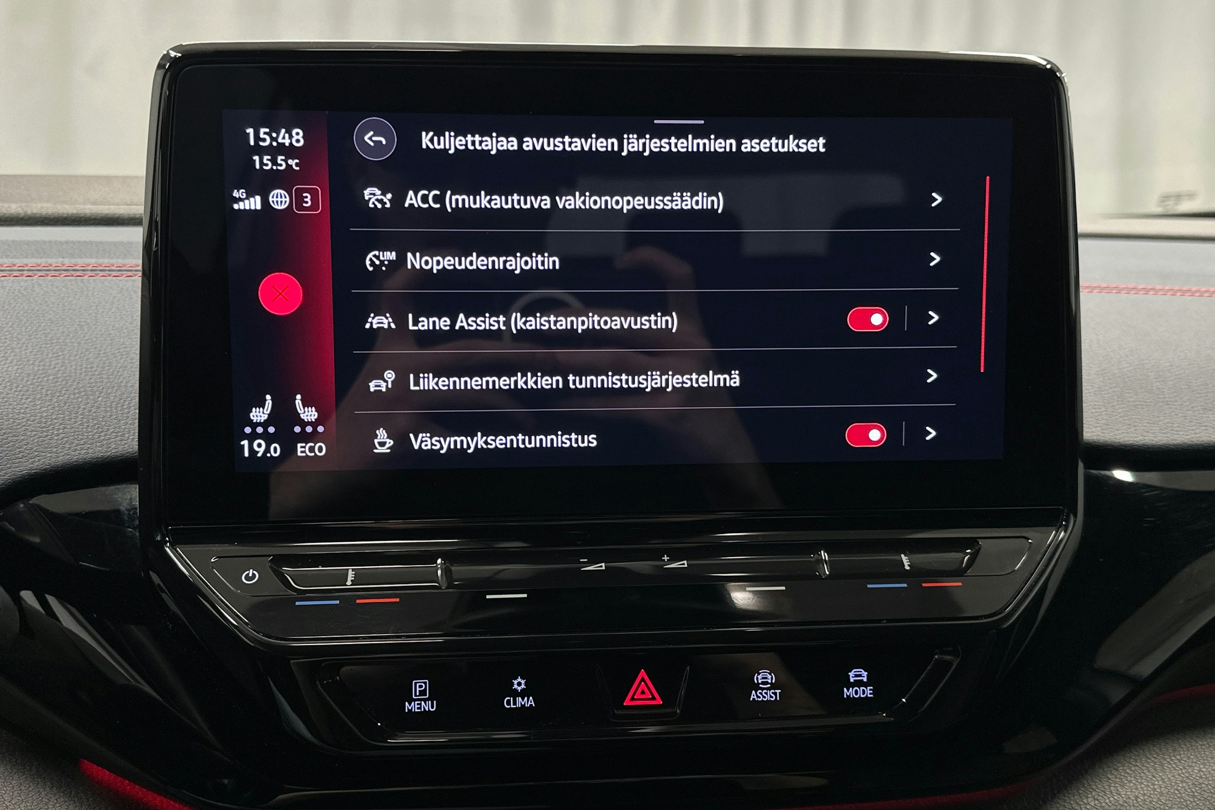 valkoinen Volkswagen ID.4 2022 kuva 23.