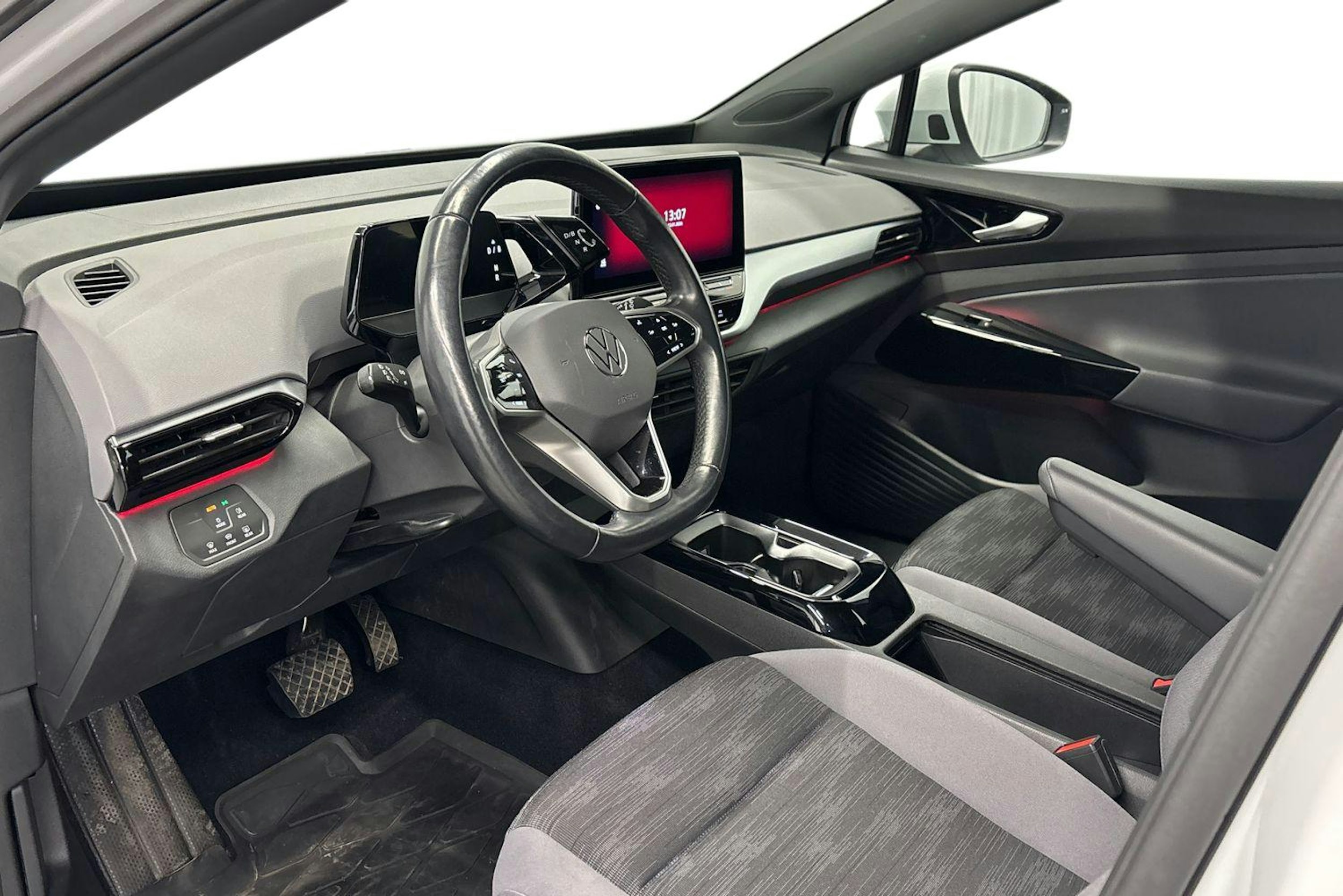 Valkoinen Volkswagen ID.4 2022 kuva 7.