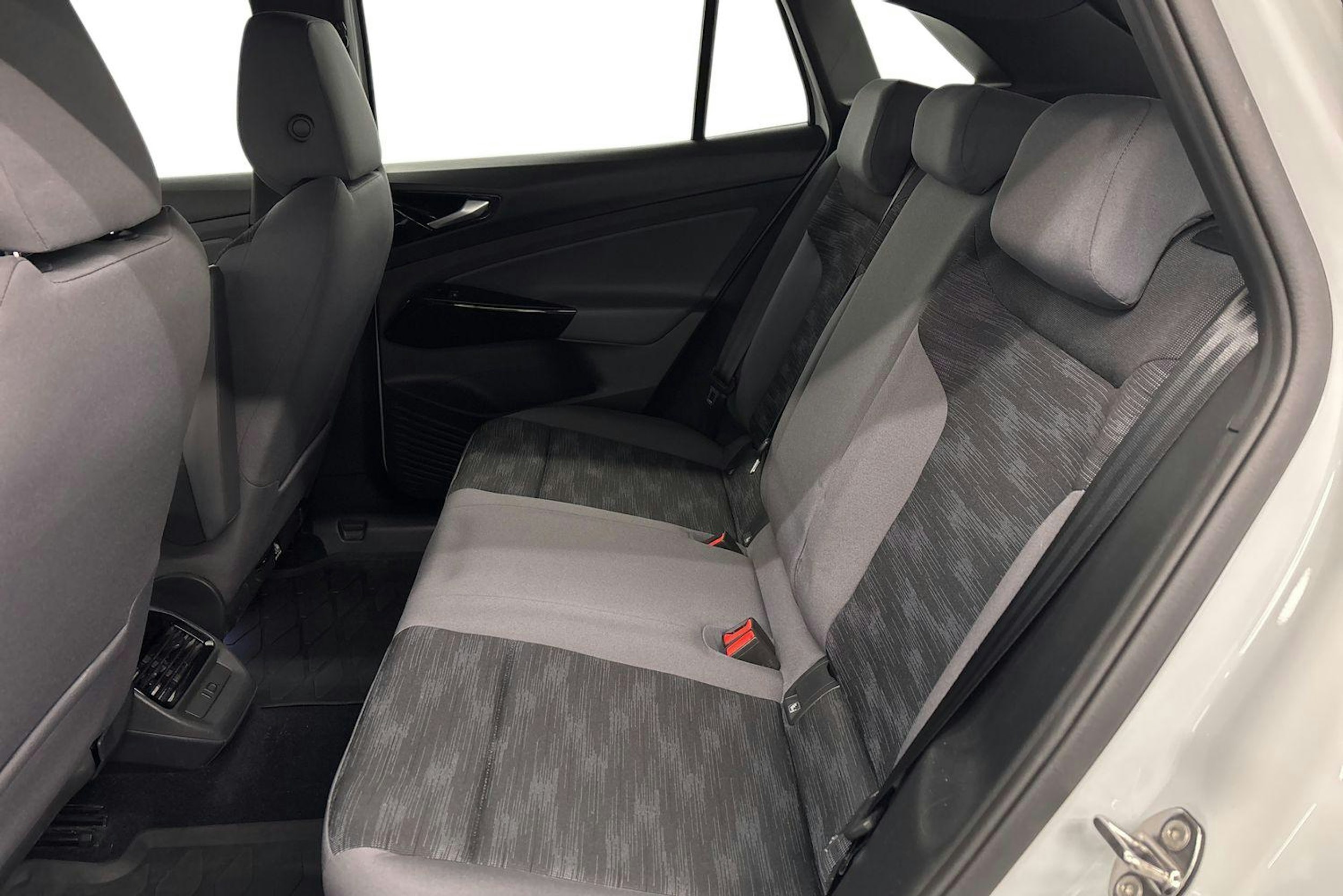 Valkoinen Volkswagen ID.4 2022 kuva 10.