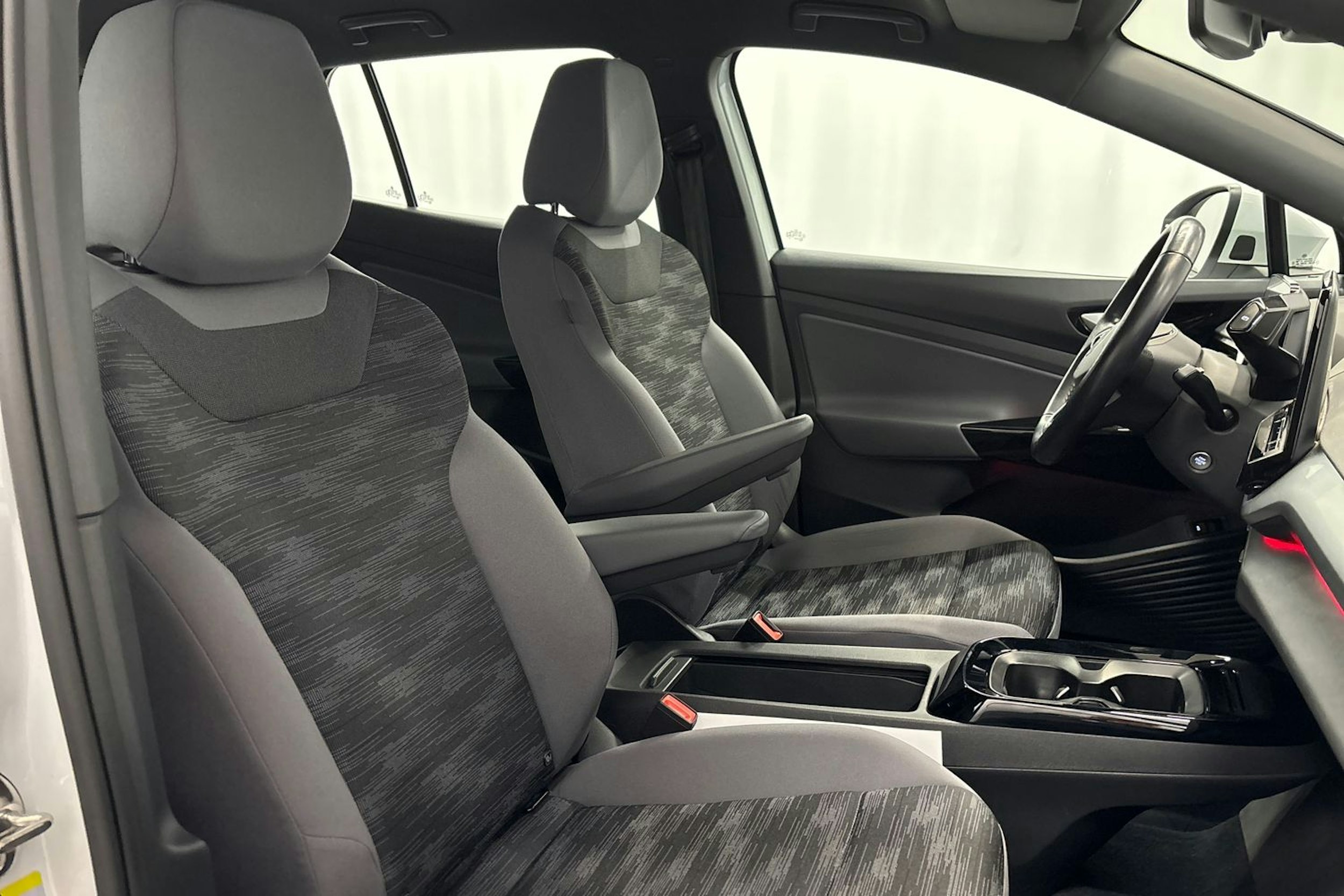 Valkoinen Volkswagen ID.4 2022 kuva 14.