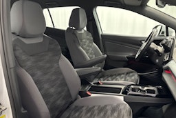 Valkoinen Volkswagen ID.4 2022 kuva 14.