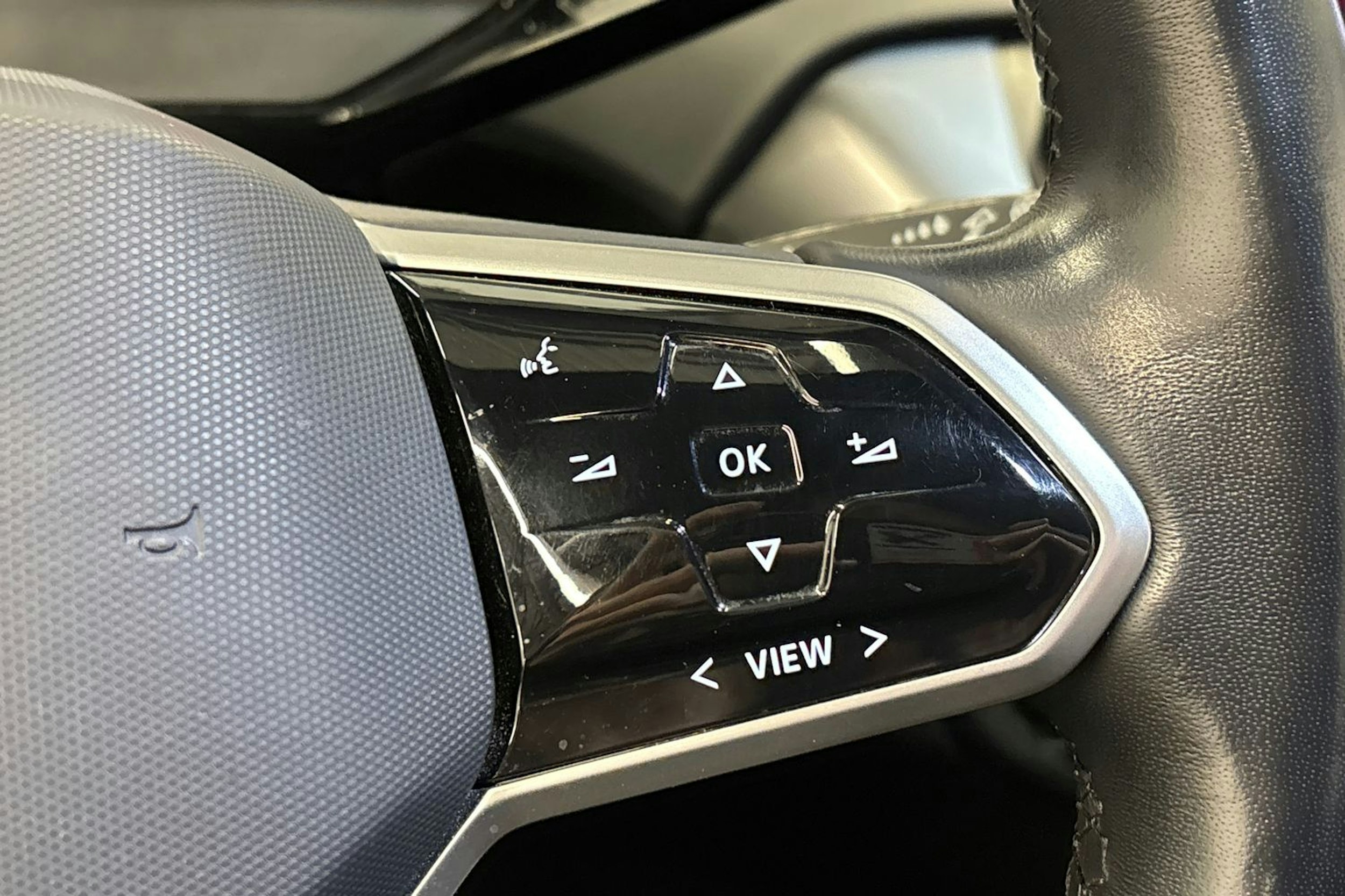 Valkoinen Volkswagen ID.4 2022 kuva 20.