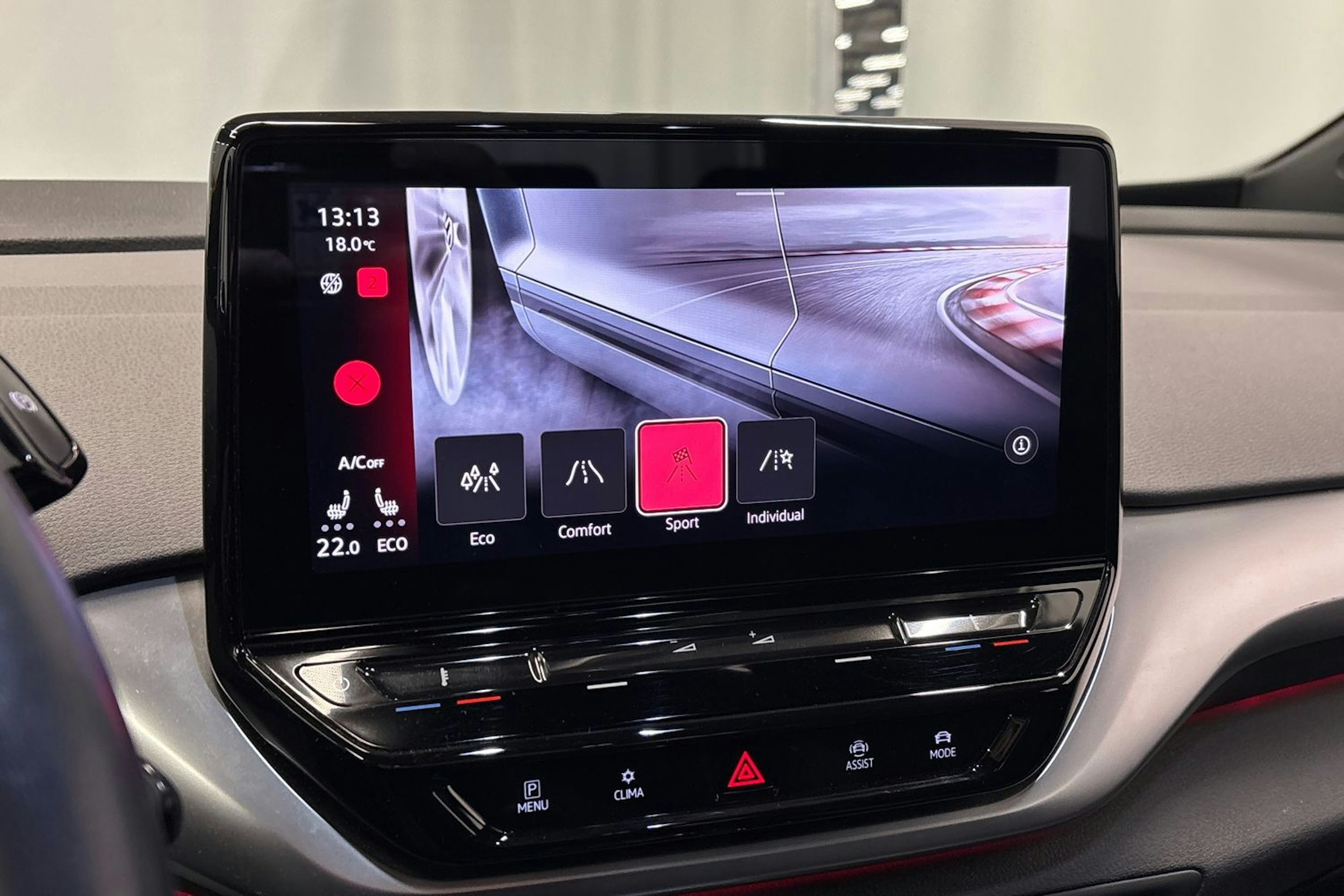 Valkoinen Volkswagen ID.4 2022 kuva 23.