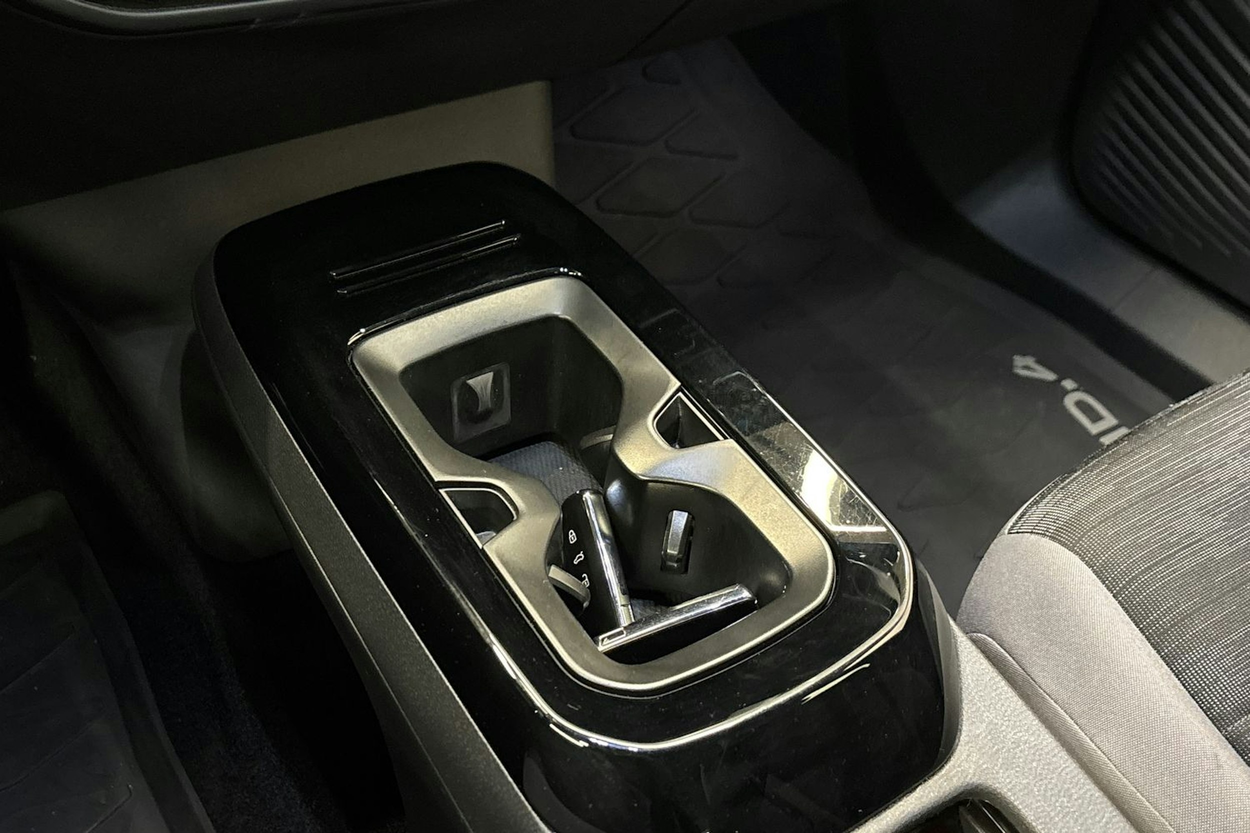 Valkoinen Volkswagen ID.4 2022 kuva 25.