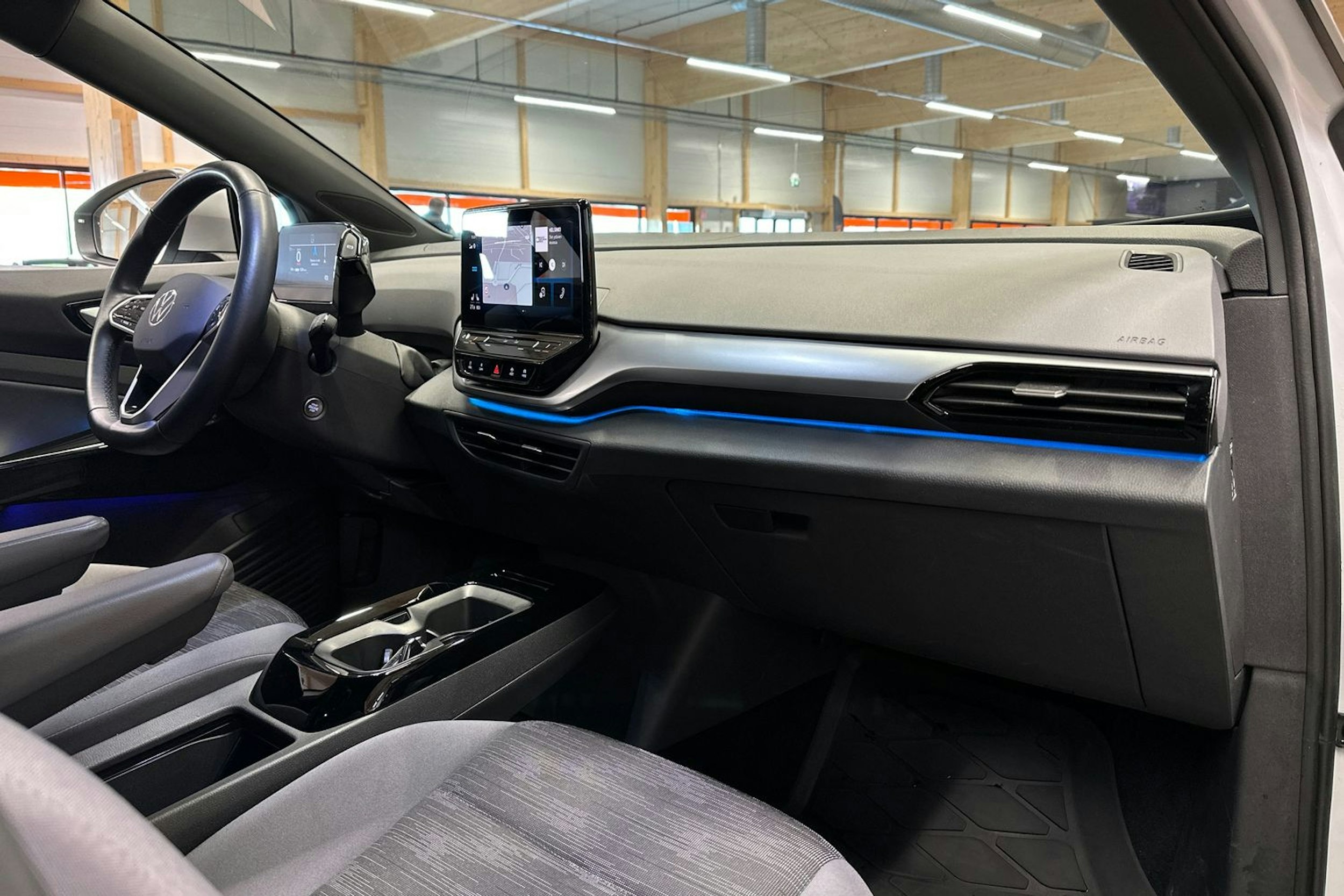 valkoinen Volkswagen ID.4 2022 kuva 14.