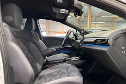 valkoinen Volkswagen ID.4 2022 kuva 15.