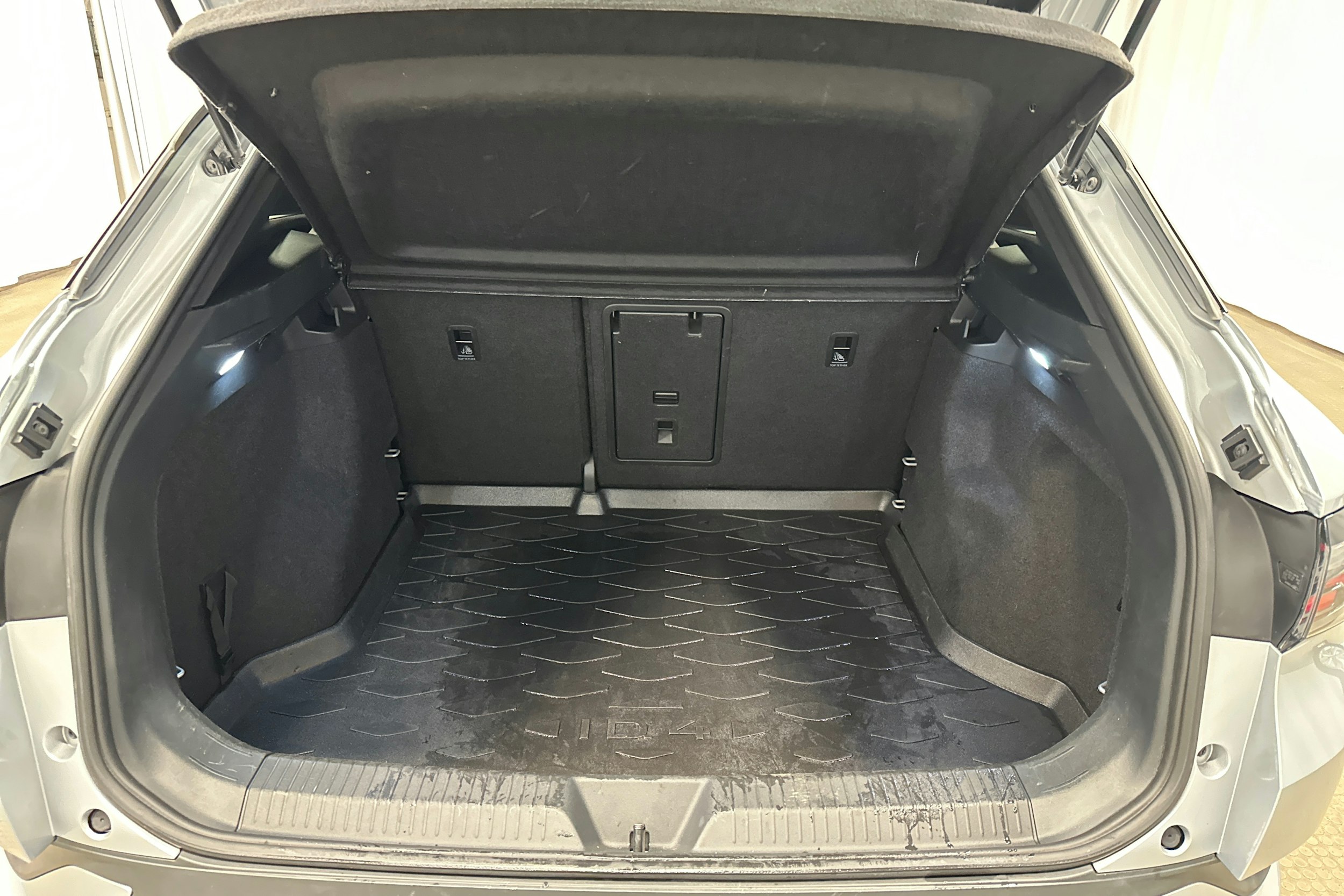 hopea Volkswagen ID.4 2022 kuva 24.