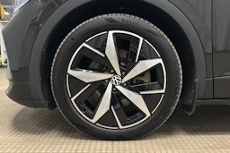 musta Volkswagen ID.4 2022 kuva 11.