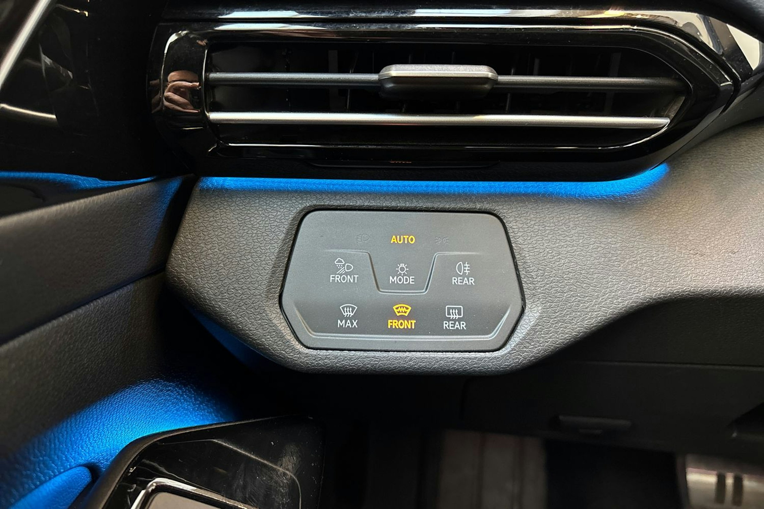 musta Volkswagen ID.4 2022 kuva 18.