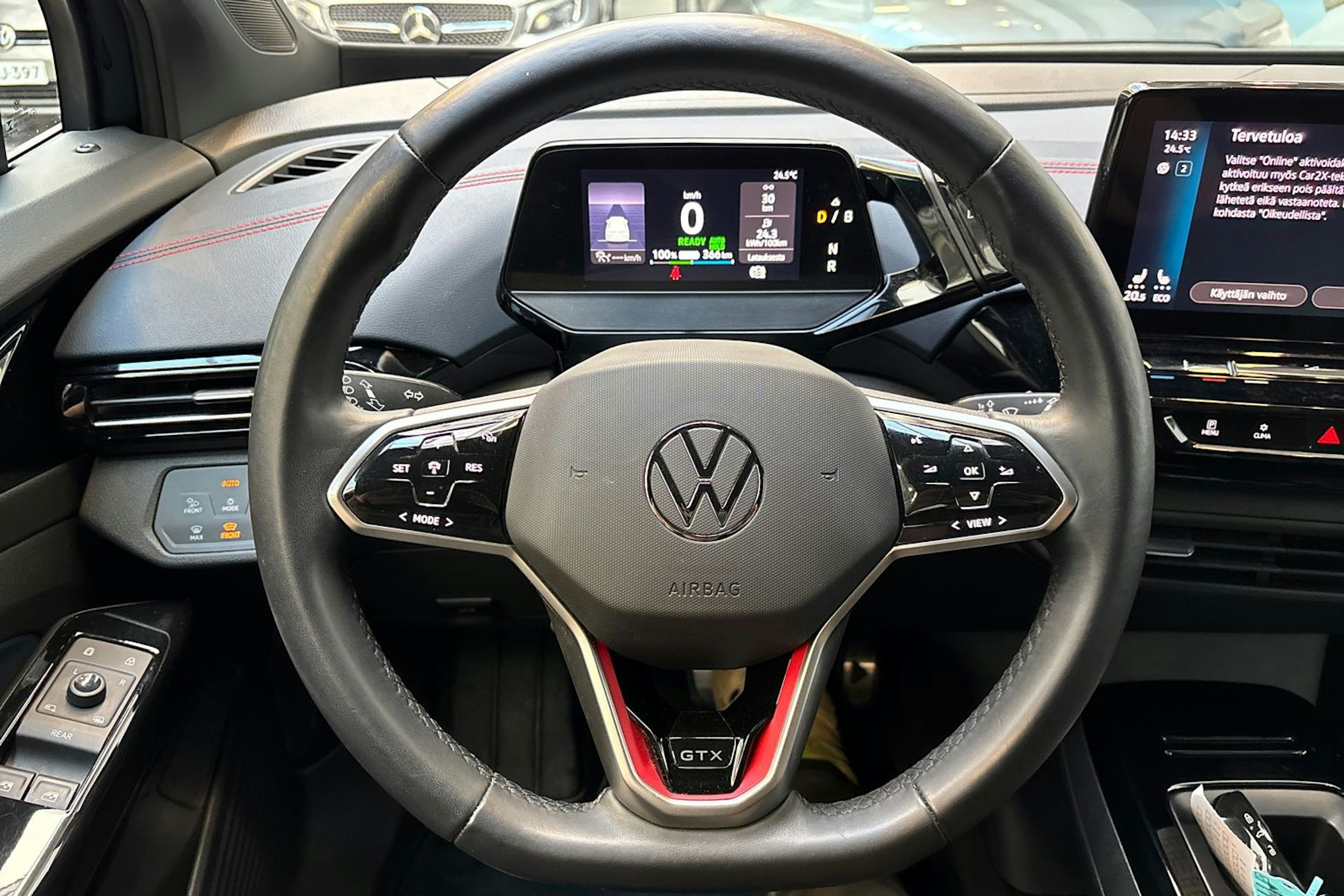 musta Volkswagen ID.4 2022 kuva 19.
