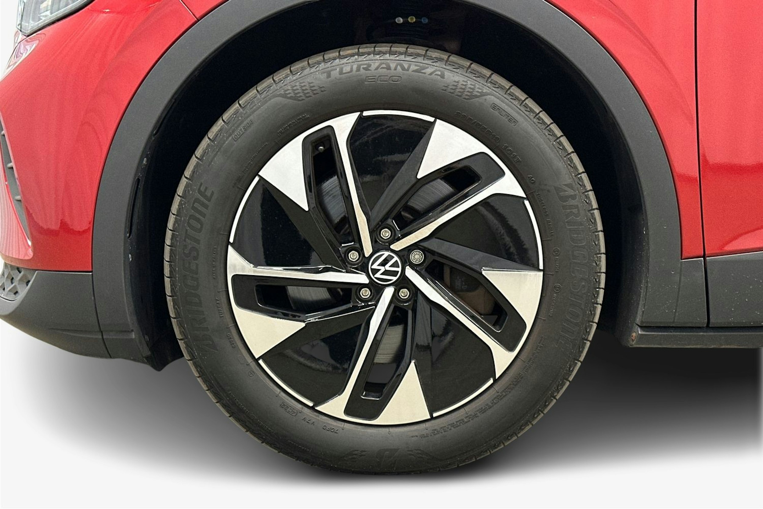 punainen Volkswagen ID.4 2022 kuva 11.