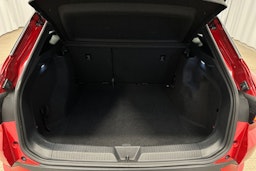 punainen Volkswagen ID.4 2022 kuva 14.