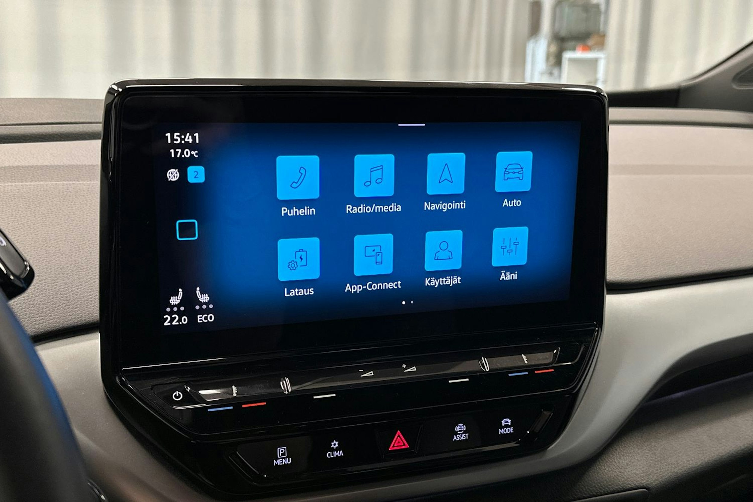 punainen Volkswagen ID.4 2022 kuva 27.