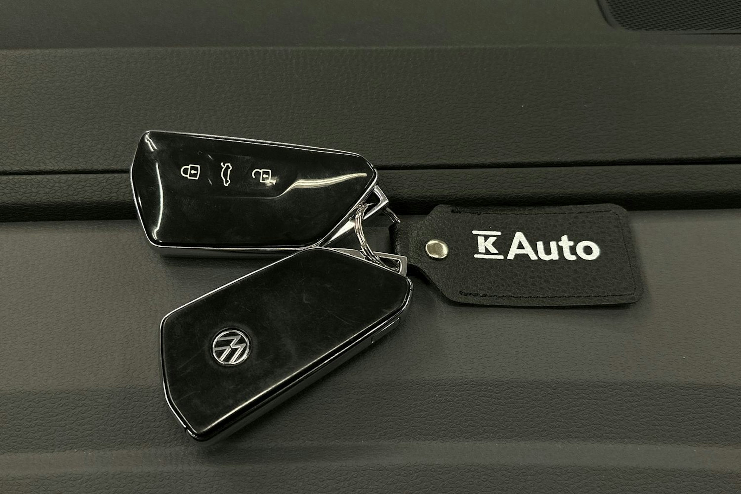 punainen Volkswagen ID.4 2022 kuva 33.