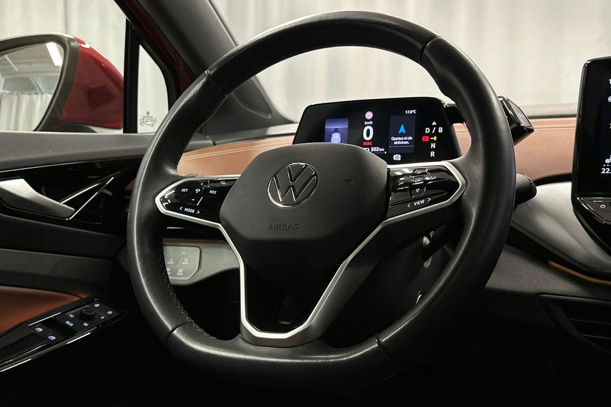 punainen Volkswagen ID.4 2022 kuva 15.