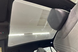 punainen Volkswagen ID.4 2022 kuva 17.