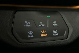 punainen Volkswagen ID.4 2022 kuva 18.