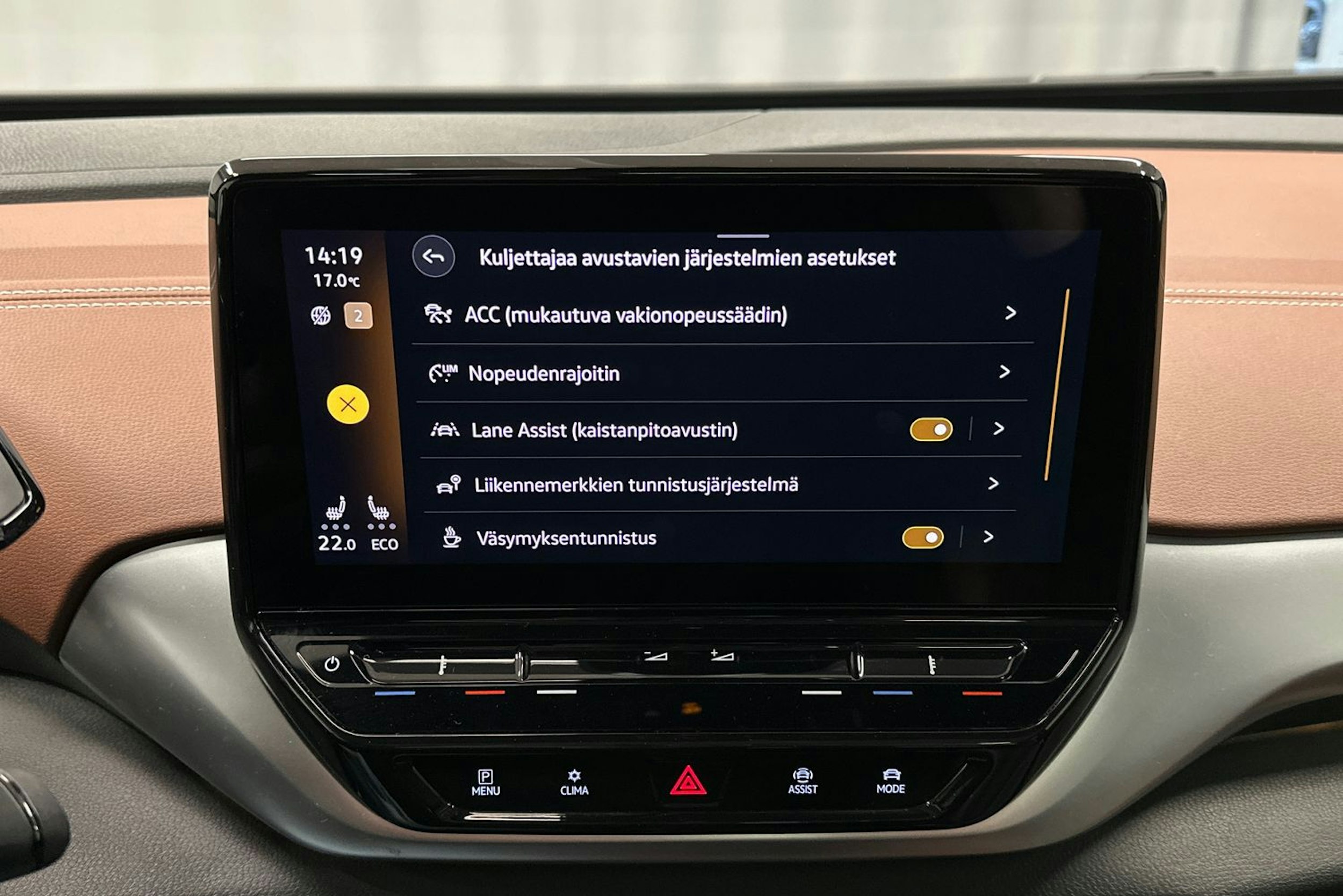 punainen Volkswagen ID.4 2022 kuva 27.