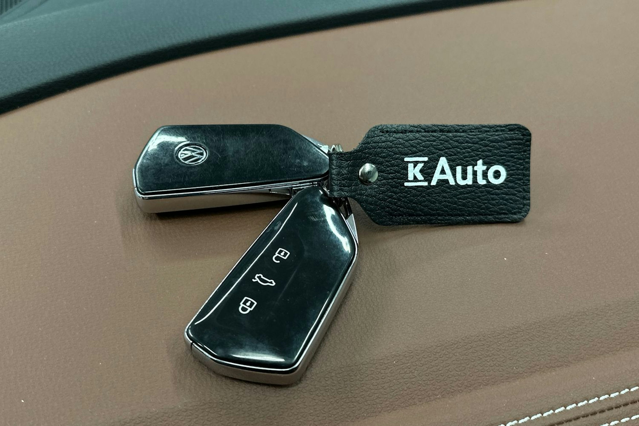 punainen Volkswagen ID.4 2022 kuva 31.