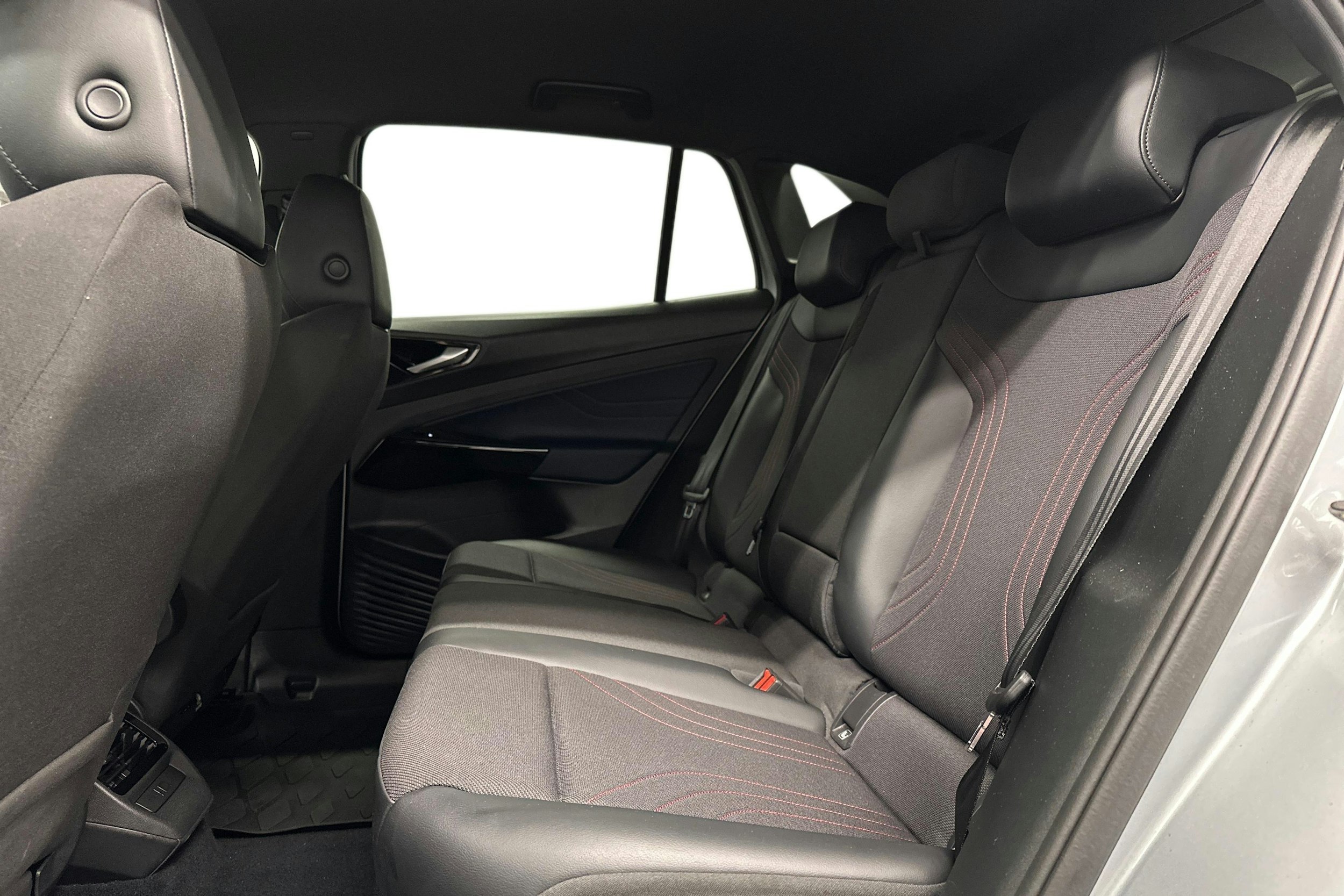 hopea Volkswagen ID.4 2022 kuva 10.