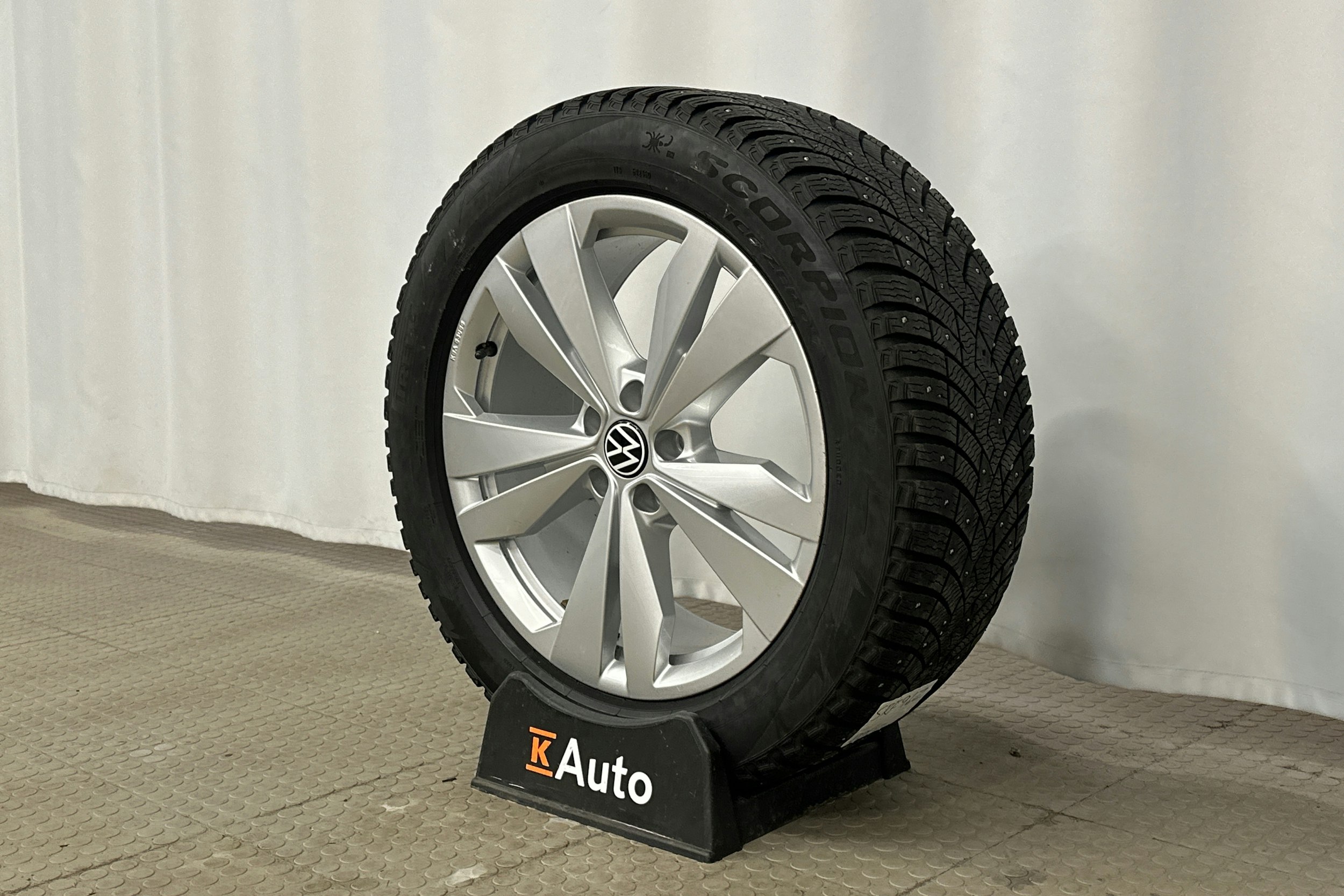 hopea Volkswagen ID.4 2022 kuva 13.